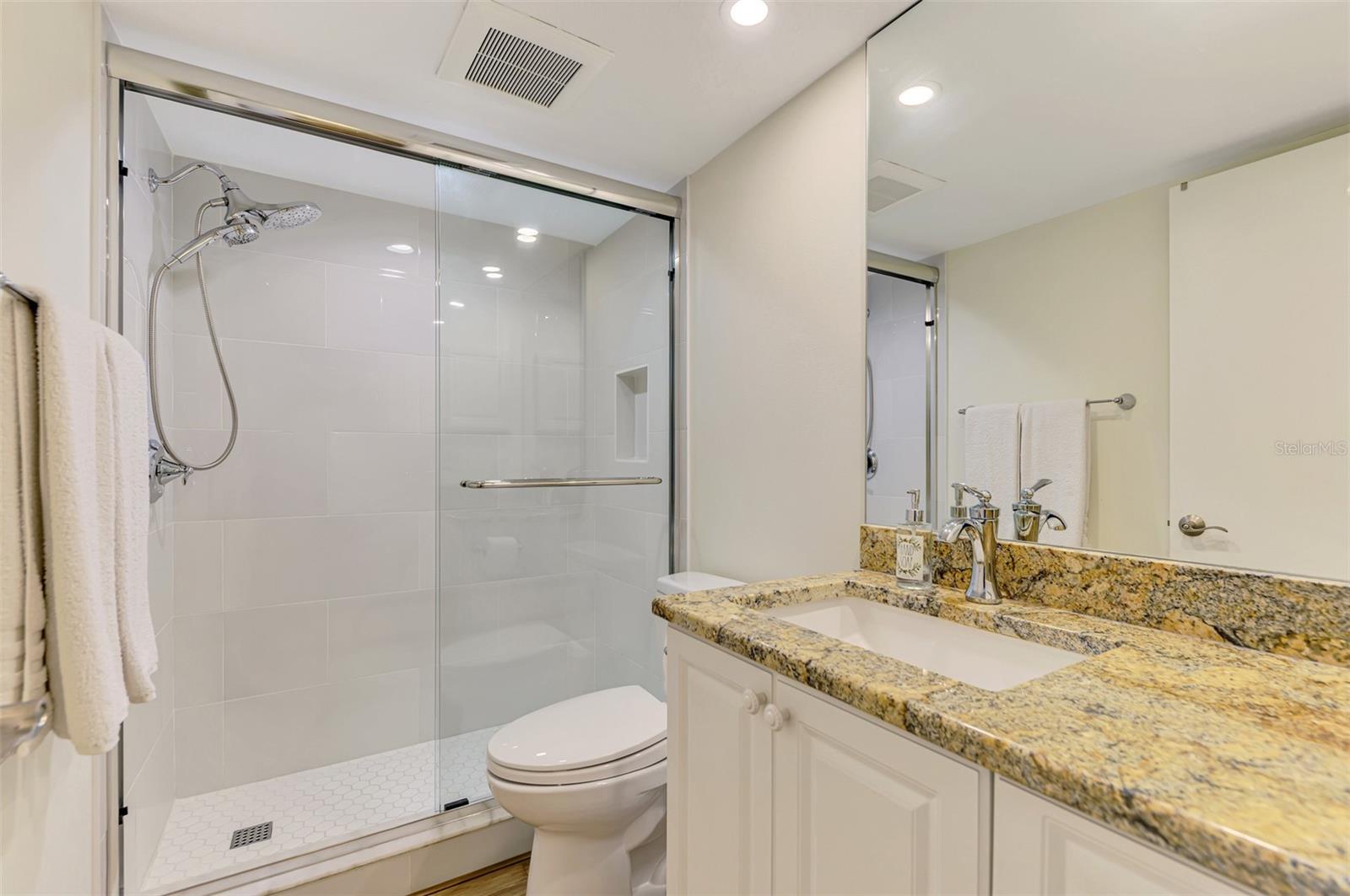 Image 47 of 74 For 5790 Midnight Pass Road 209