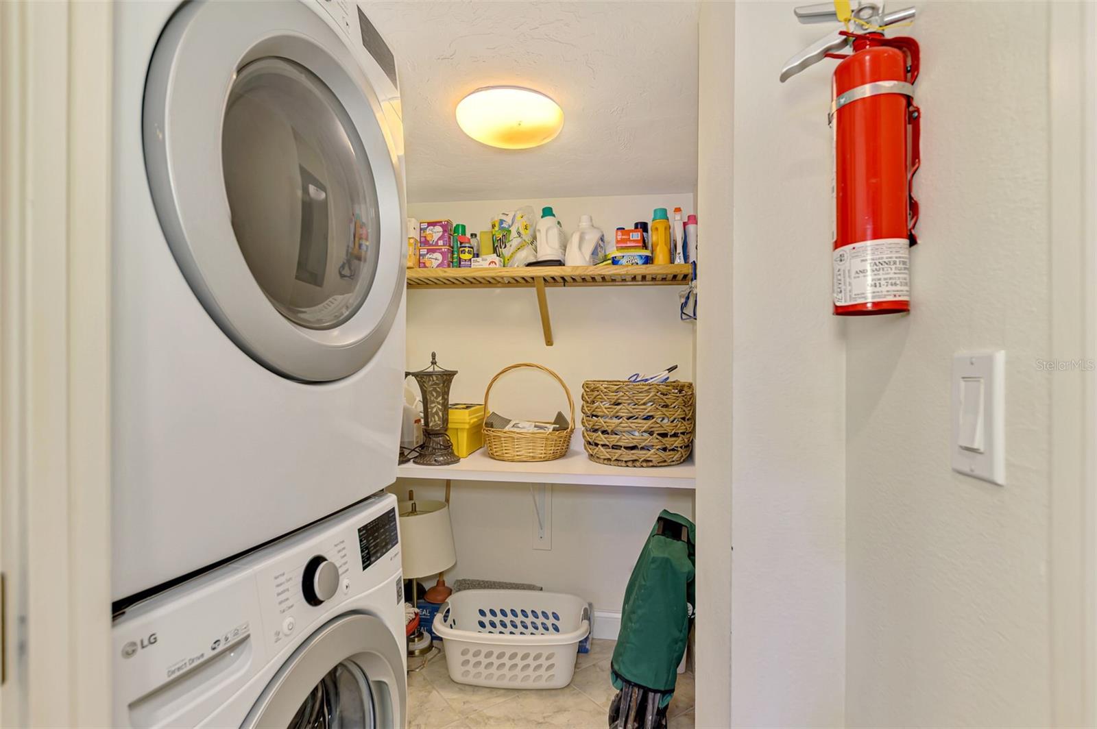 Image 48 of 74 For 5790 Midnight Pass Road 209