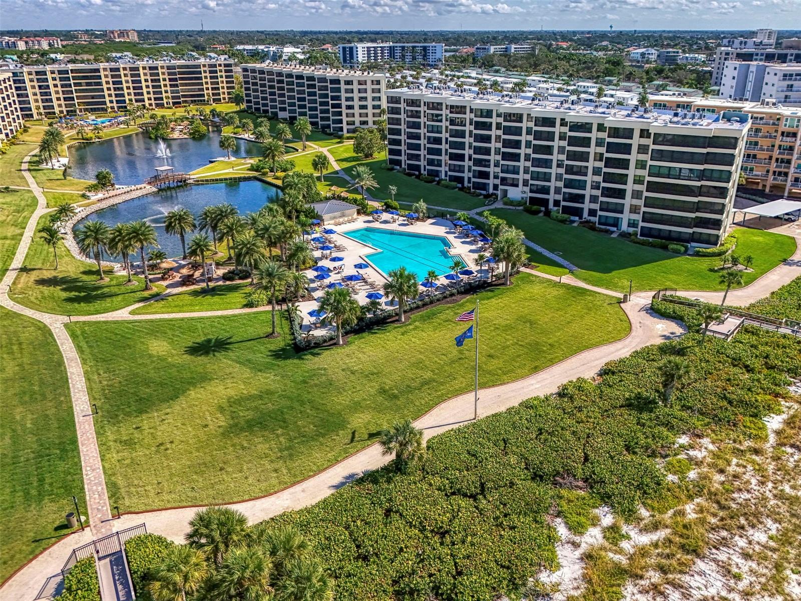 Image 52 of 74 For 5790 Midnight Pass Road 209