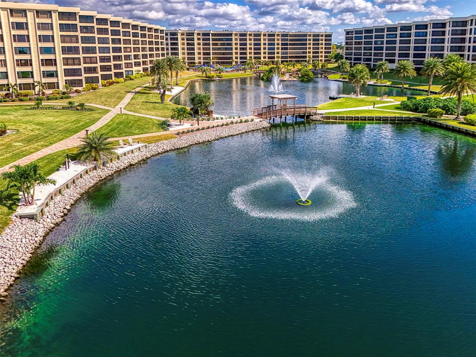 Image 57 of 74 For 5790 Midnight Pass Road 209