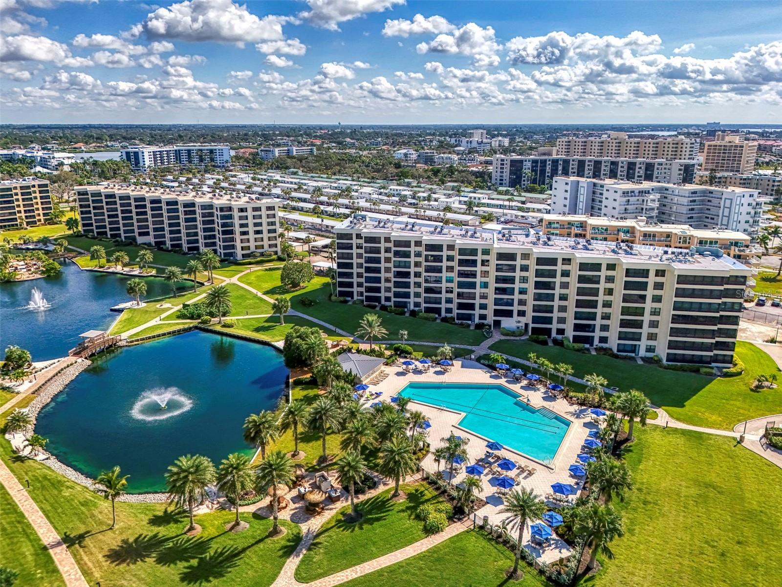 Image 59 of 74 For 5790 Midnight Pass Road 209