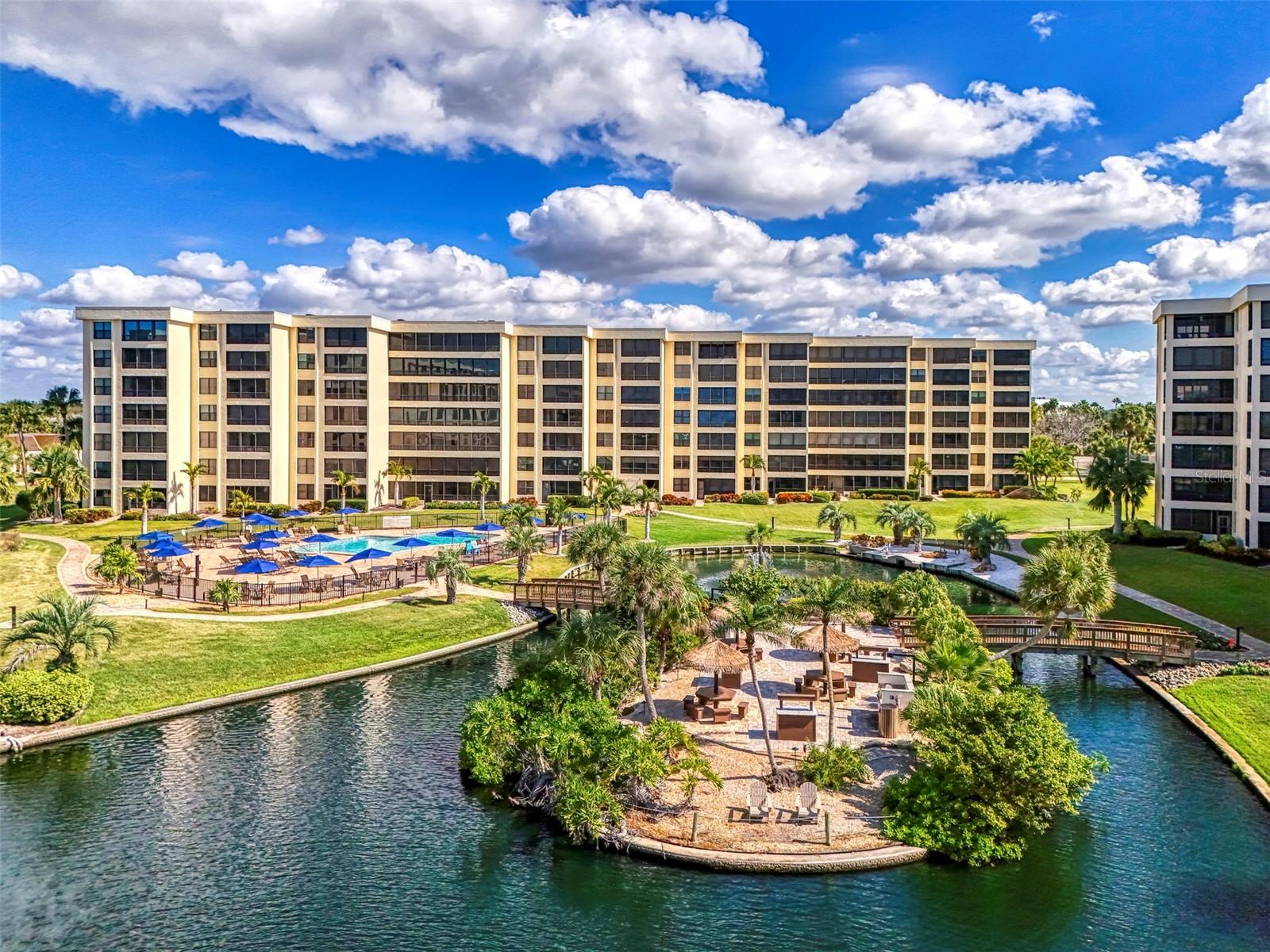 Image 60 of 74 For 5790 Midnight Pass Road 209