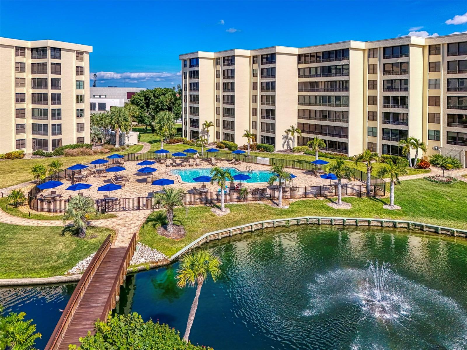 Image 61 of 74 For 5790 Midnight Pass Road 209