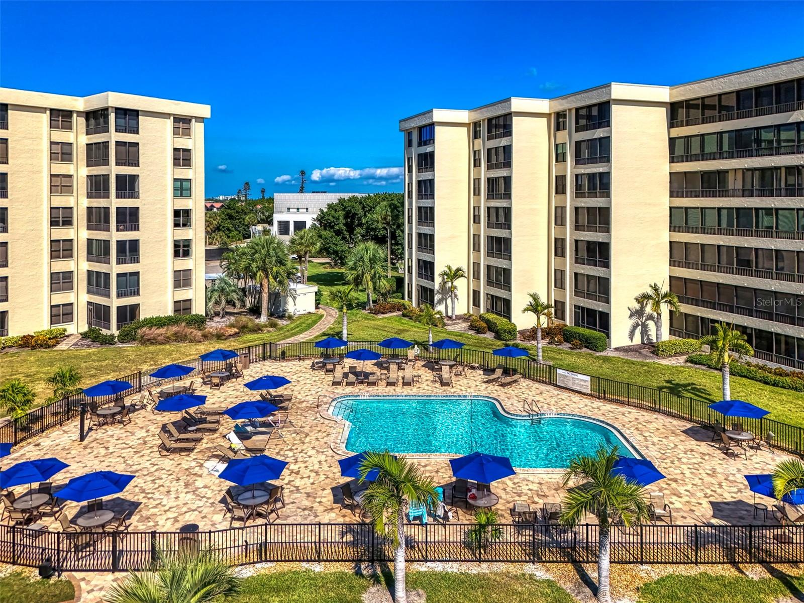 Image 62 of 74 For 5790 Midnight Pass Road 209