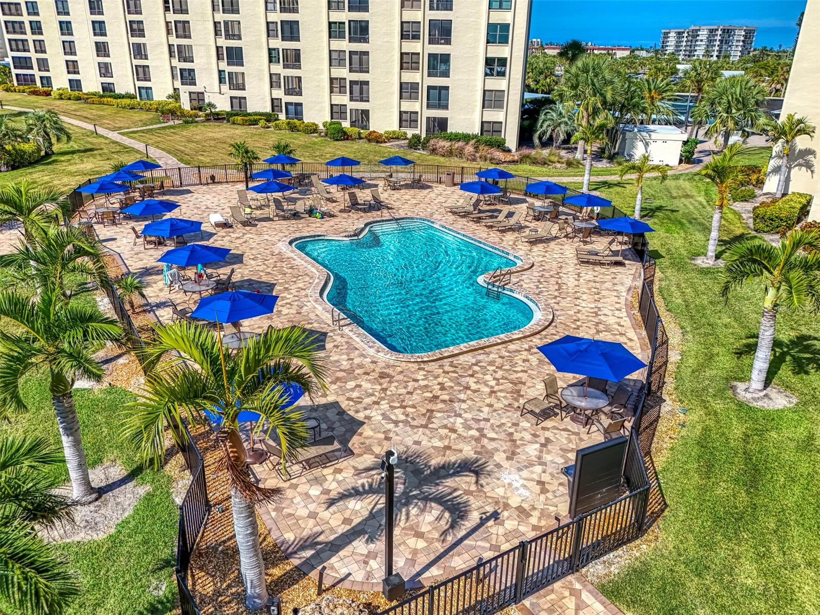 Image 63 of 74 For 5790 Midnight Pass Road 209