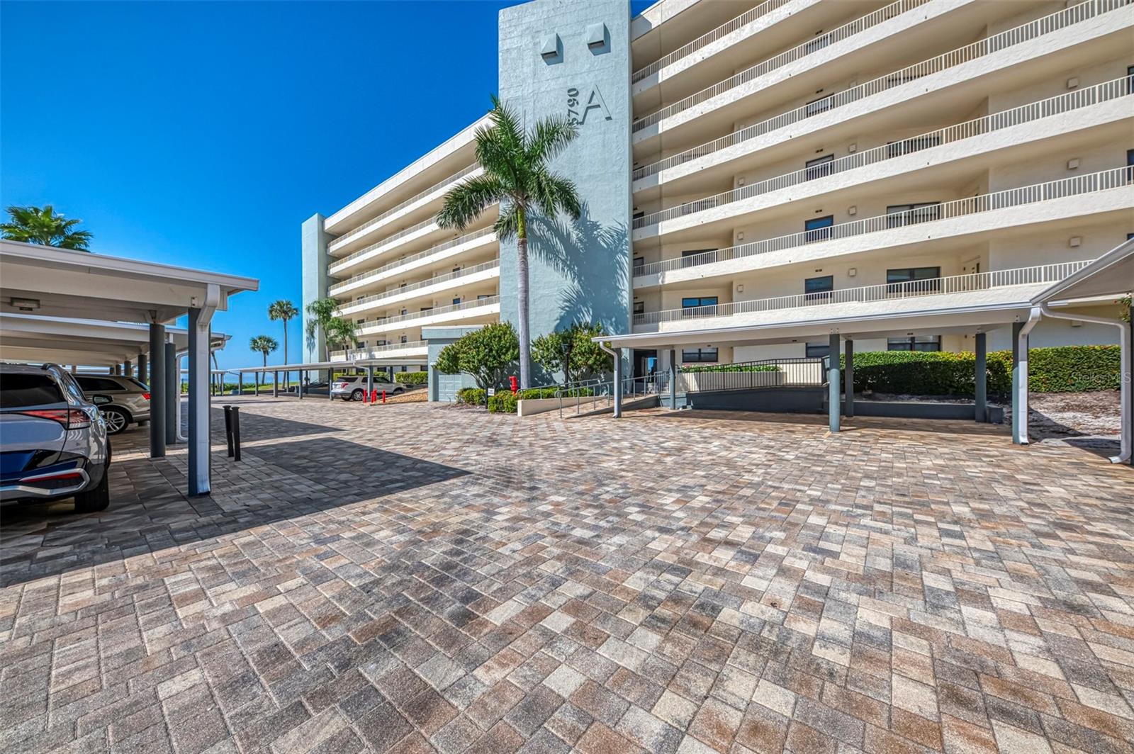 Image 7 of 74 For 5790 Midnight Pass Road 209