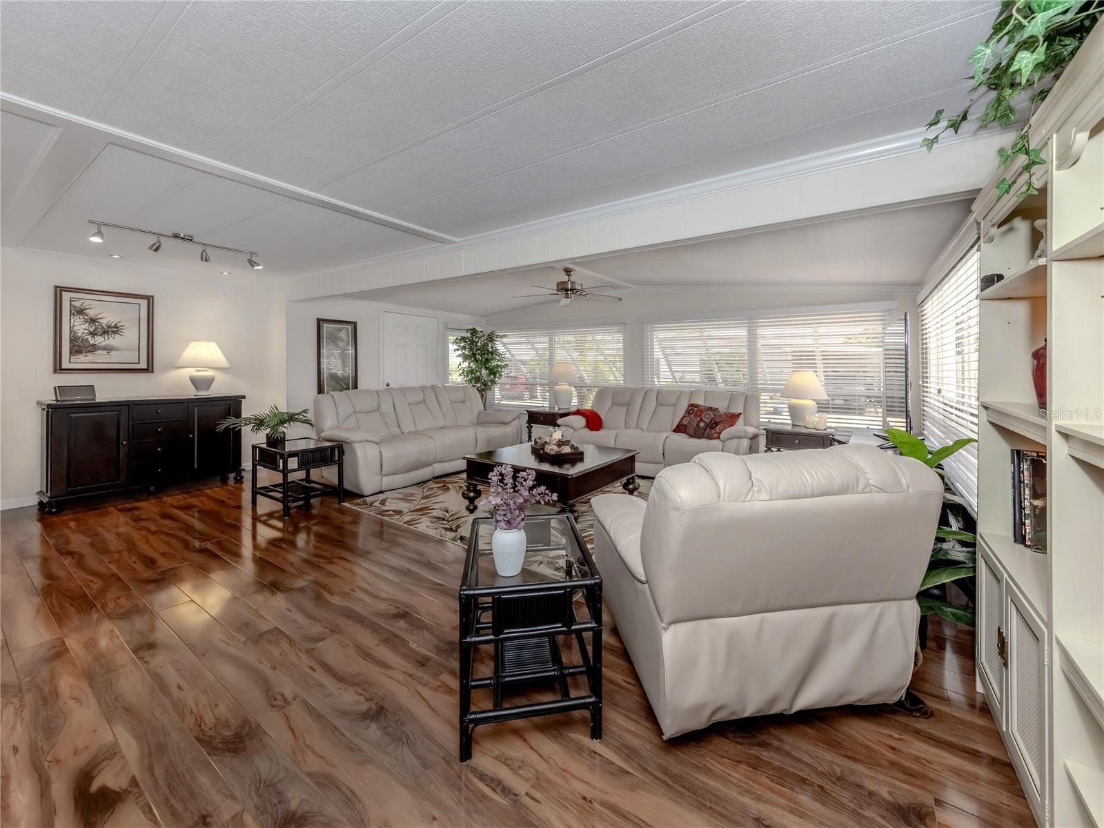 Image 22 of 68 For 5 Esplanade Street