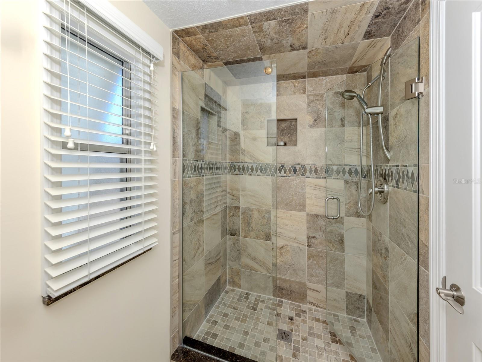 Image 25 of 68 For 5 Esplanade Street