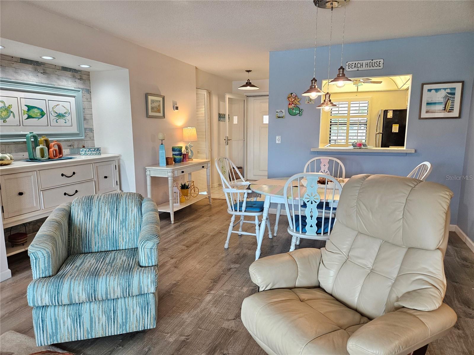 Image 18 of 51 For 340 Three Lakes Lane F