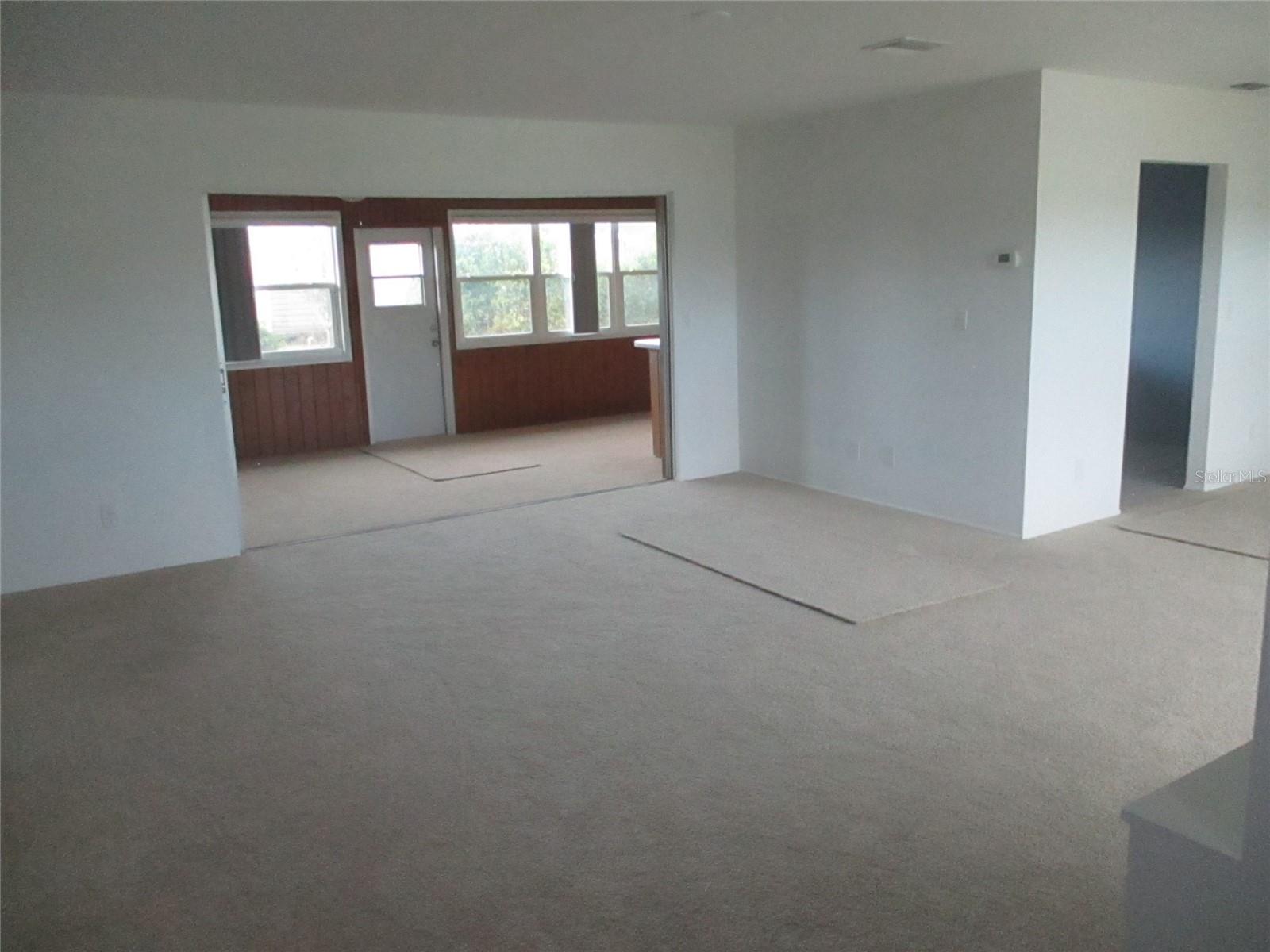 Image 3 of 14 For 328 Shamrock Boulevard