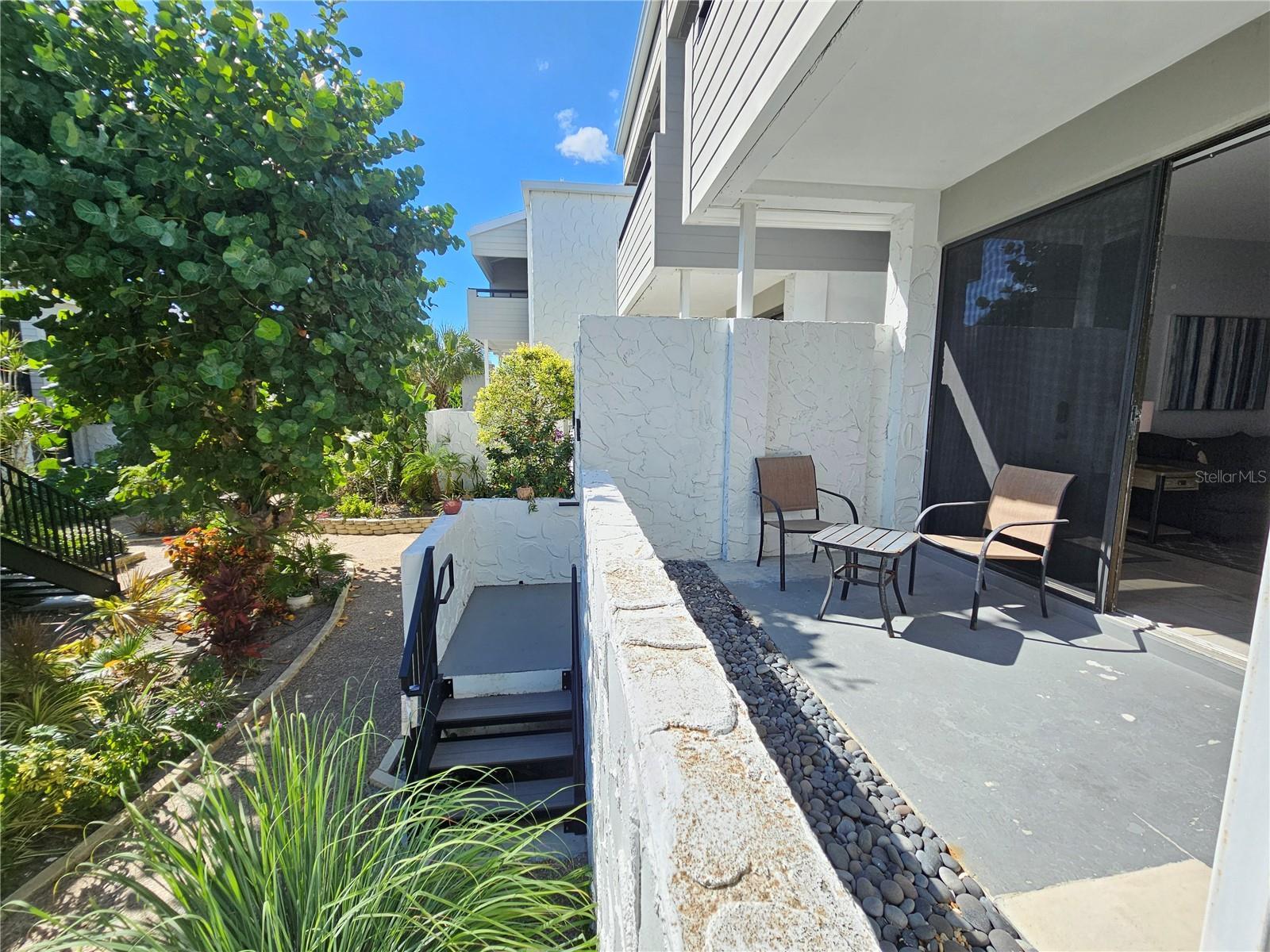 Image 10 of 45 For 1555 Tarpon Center Drive 107