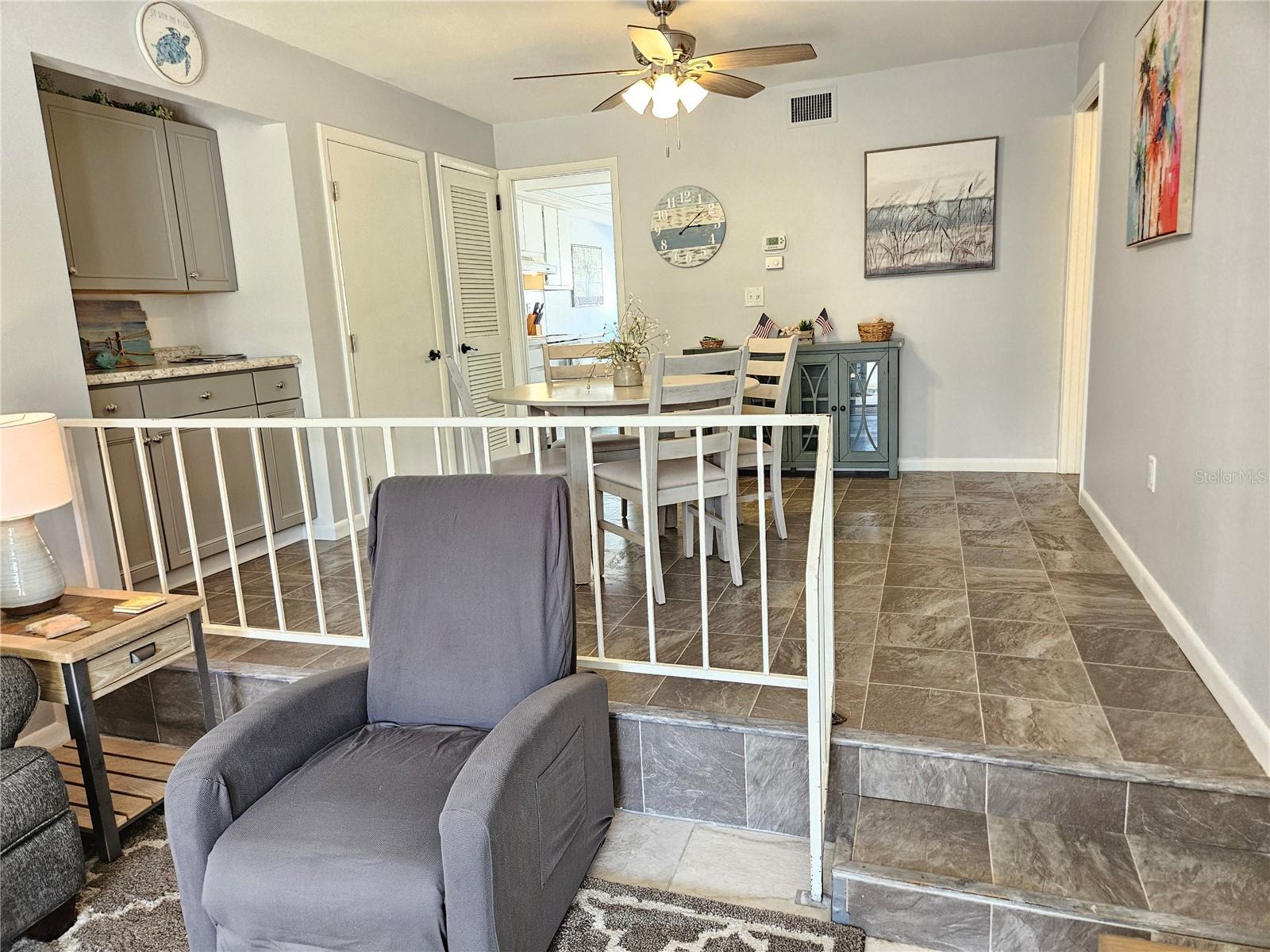 Image 18 of 45 For 1555 Tarpon Center Drive 107