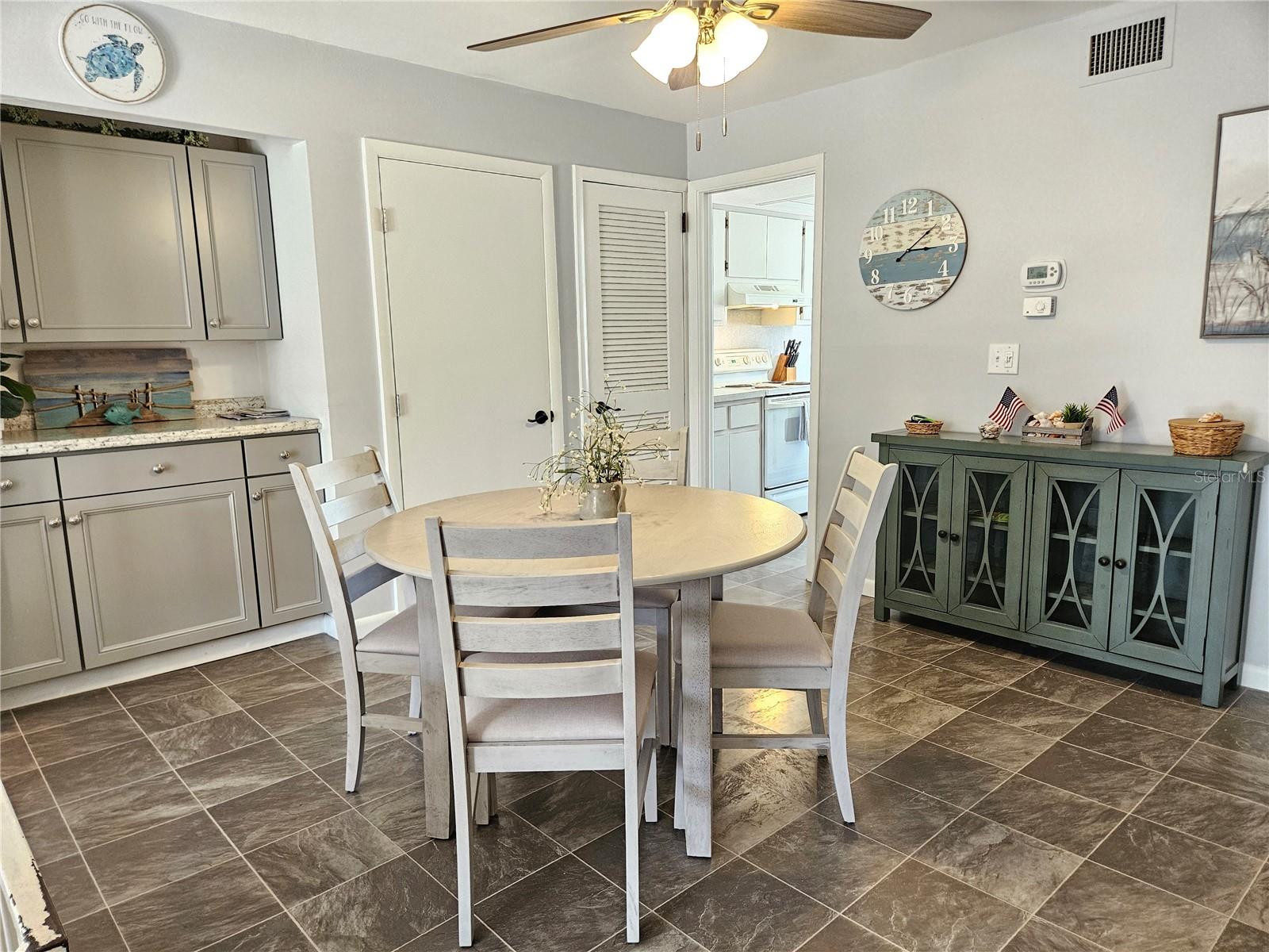 Image 20 of 45 For 1555 Tarpon Center Drive 107