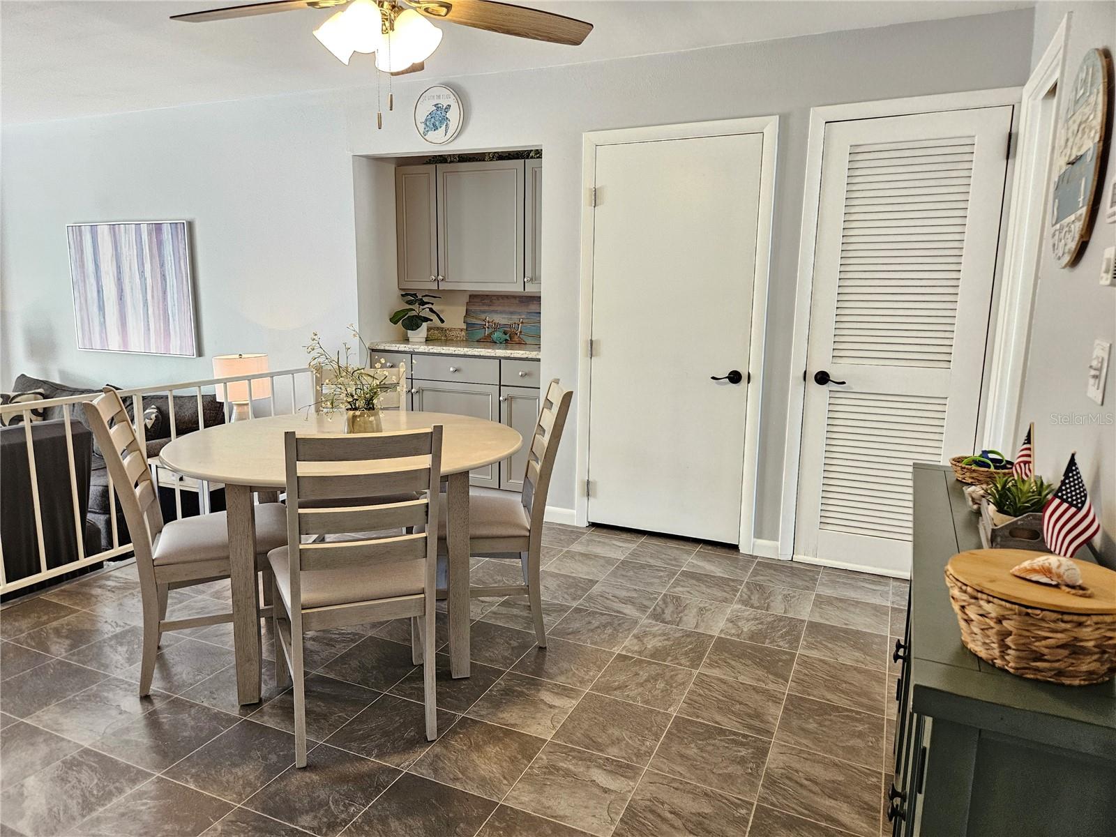 Image 21 of 45 For 1555 Tarpon Center Drive 107