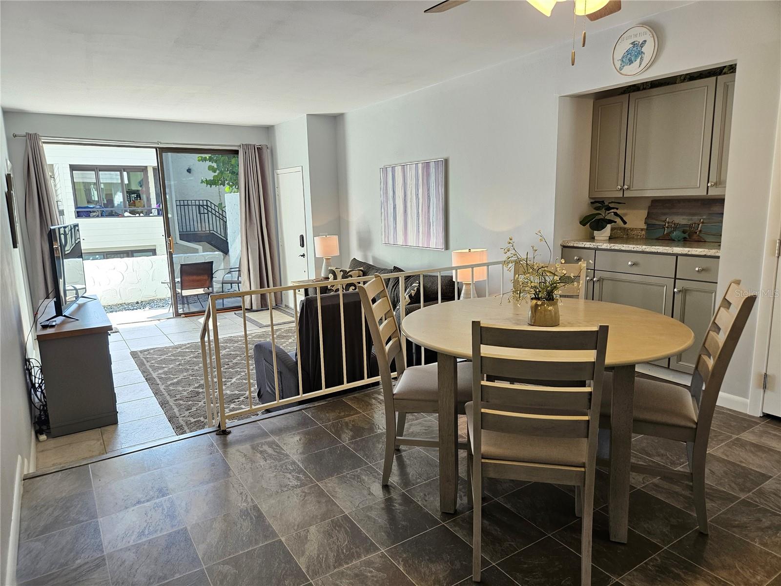 Image 22 of 45 For 1555 Tarpon Center Drive 107