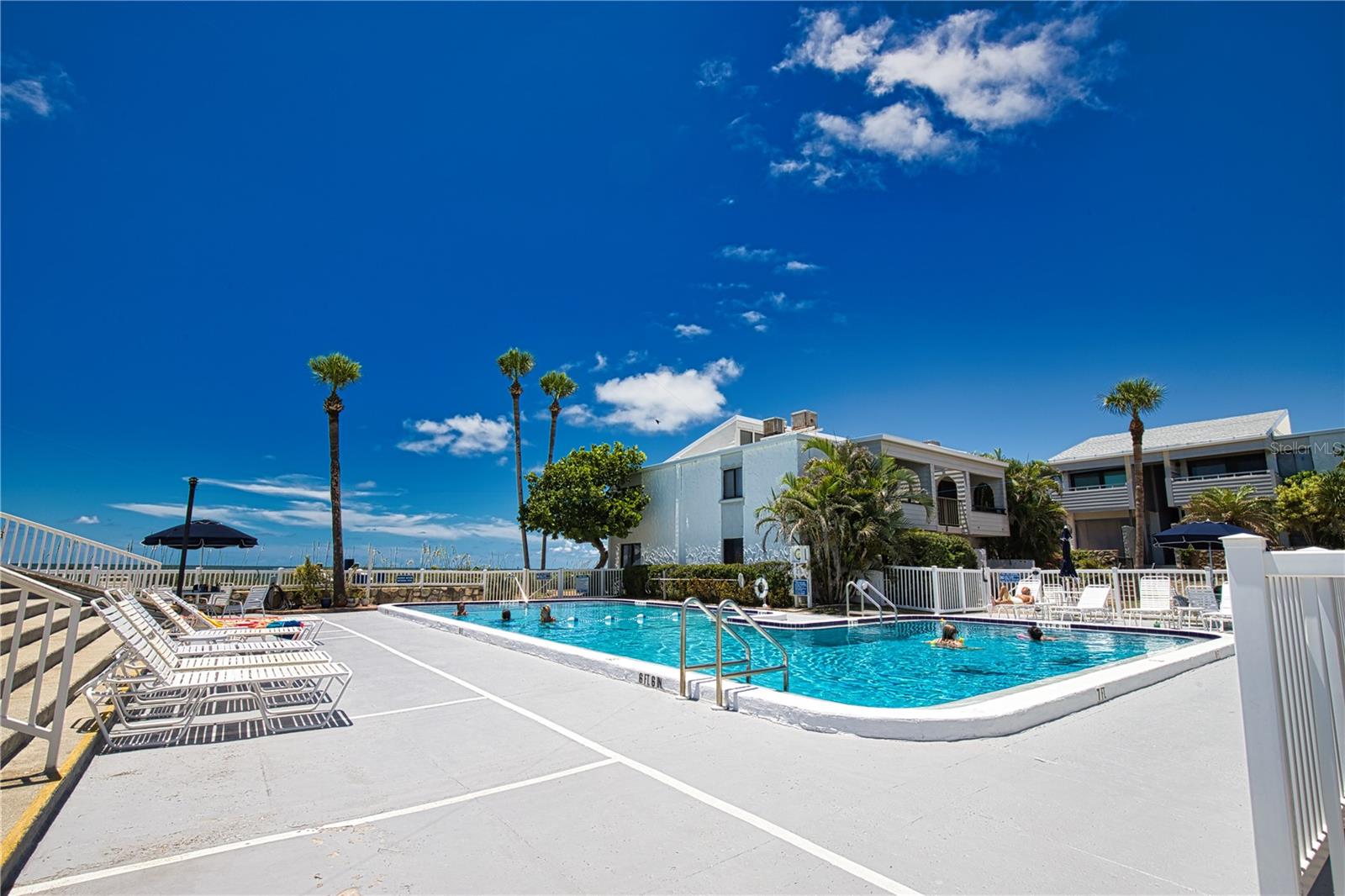 Image 4 of 45 For 1555 Tarpon Center Drive 107