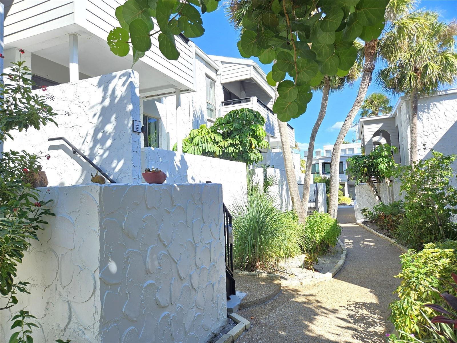 Image 5 of 45 For 1555 Tarpon Center Drive 107