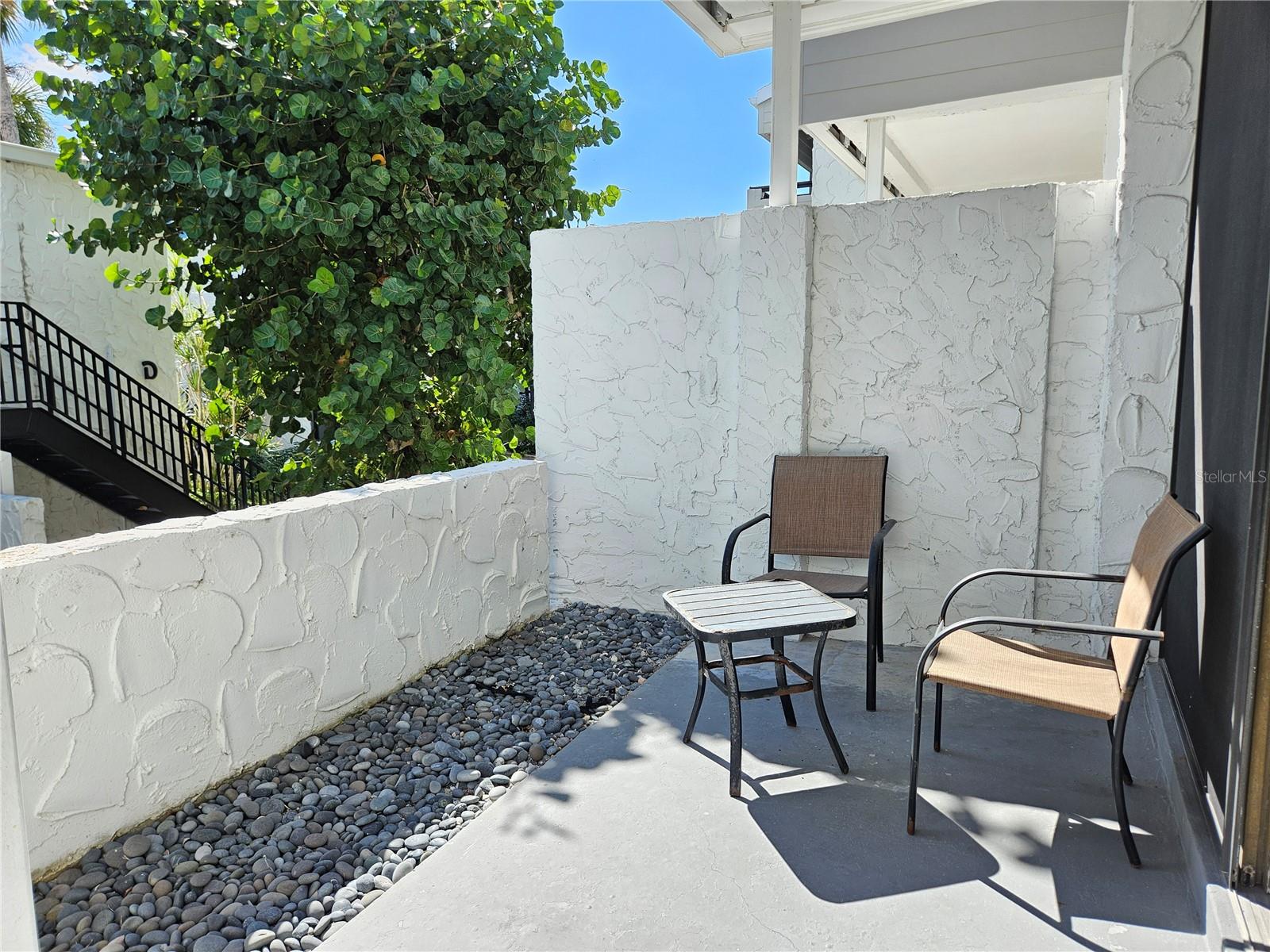 Image 9 of 45 For 1555 Tarpon Center Drive 107