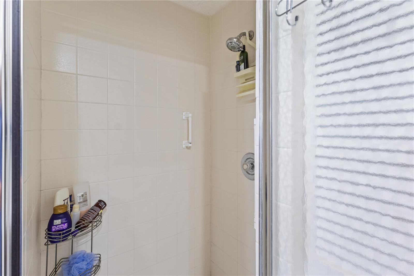 Image 18 of 34 For 626 Circlewood Drive S1-18