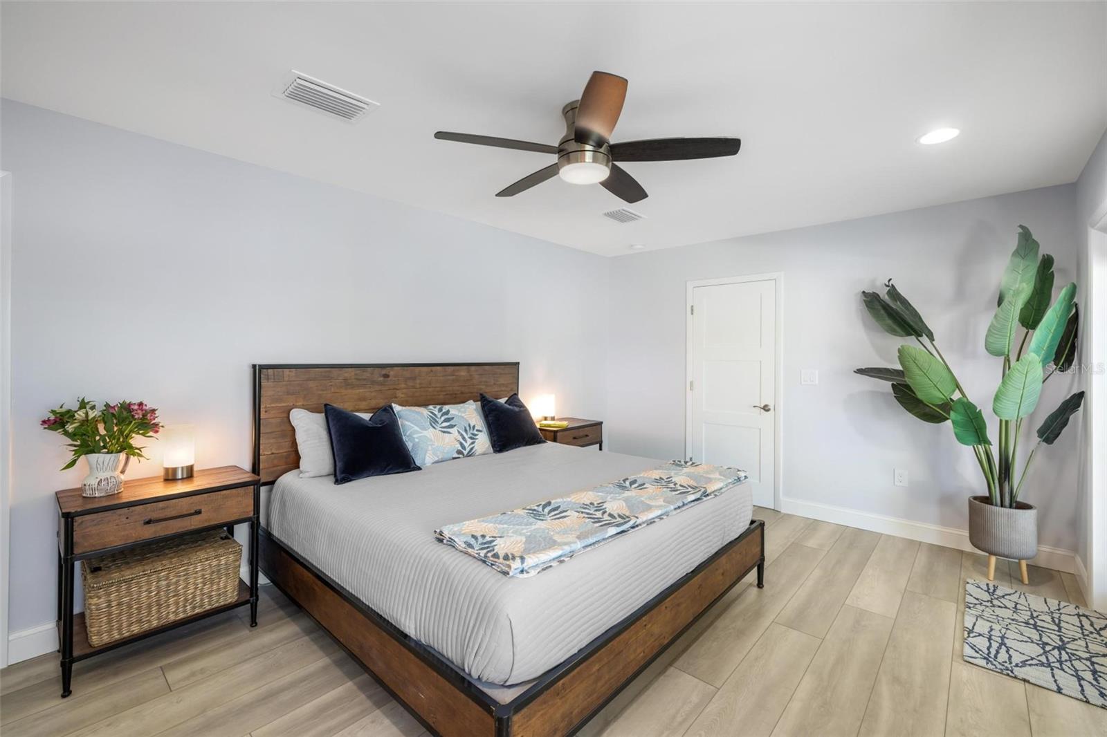 Image 12 of 49 For 520 Verdi Street