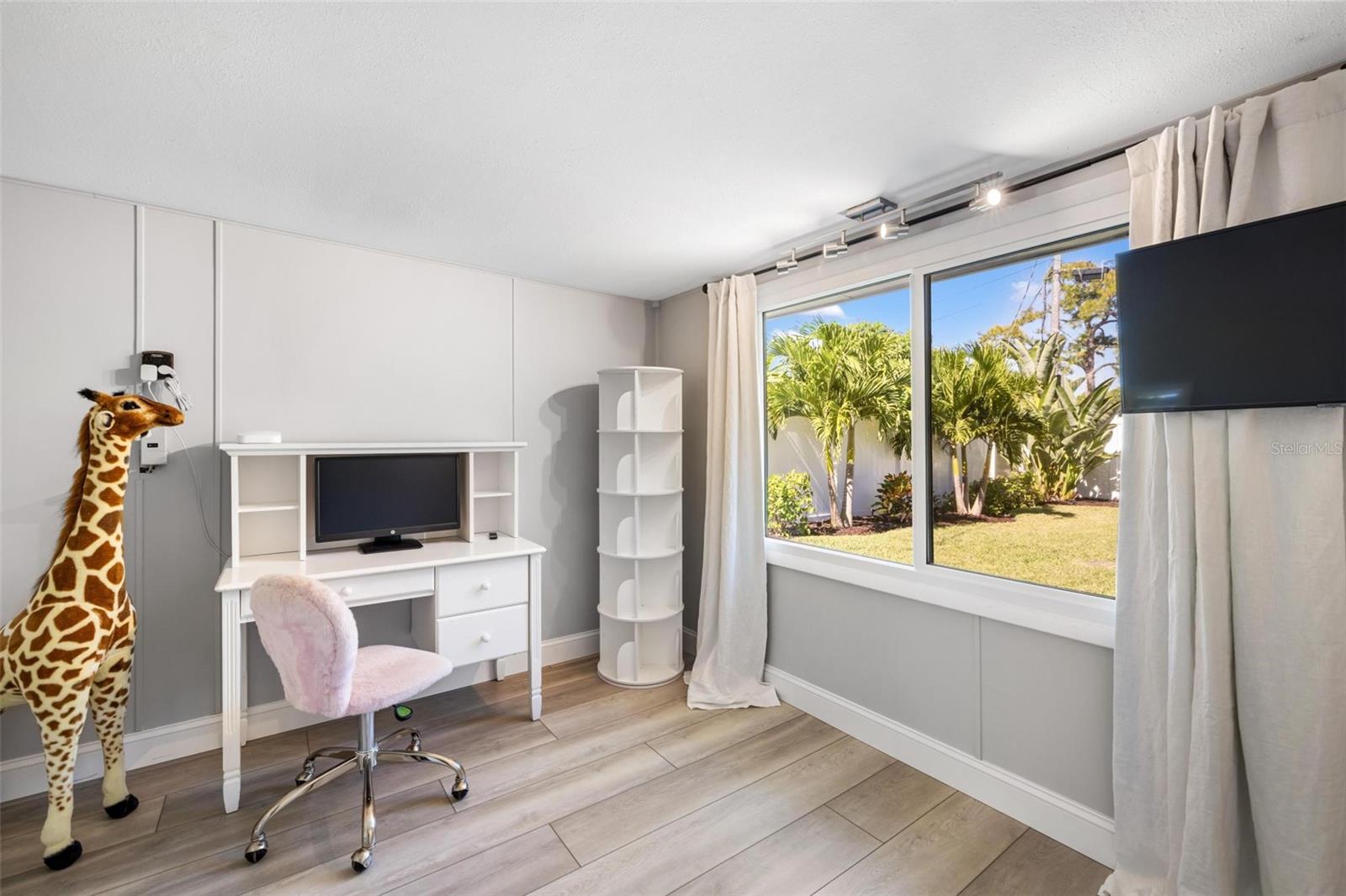 Image 22 of 49 For 520 Verdi Street