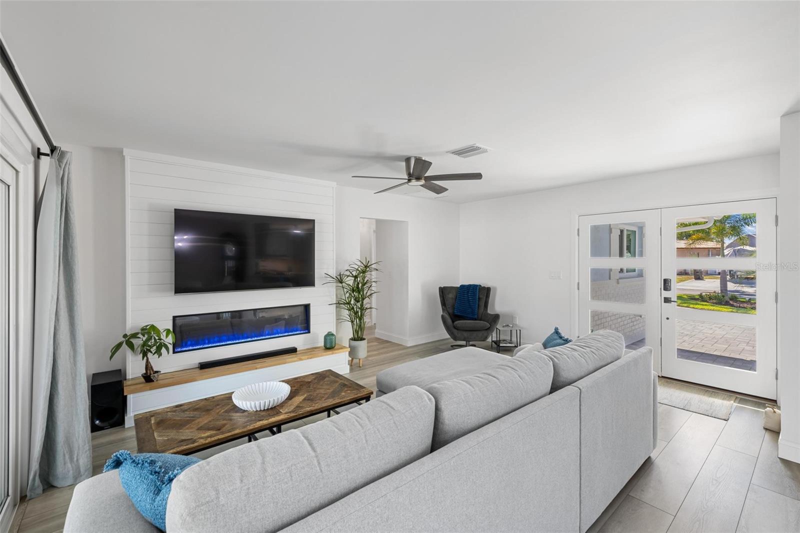 Image 3 of 49 For 520 Verdi Street