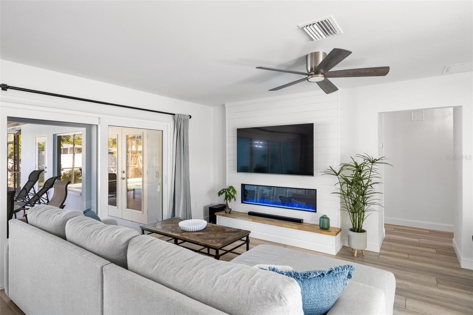 Image 4 of 49 For 520 Verdi Street