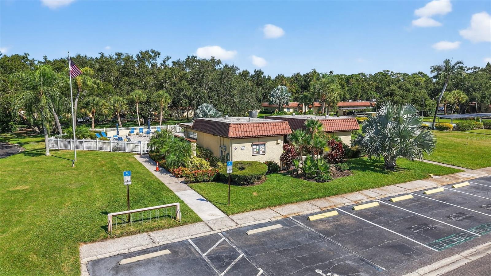 Image 28 of 36 For 1701 Pinehurst Road 22b