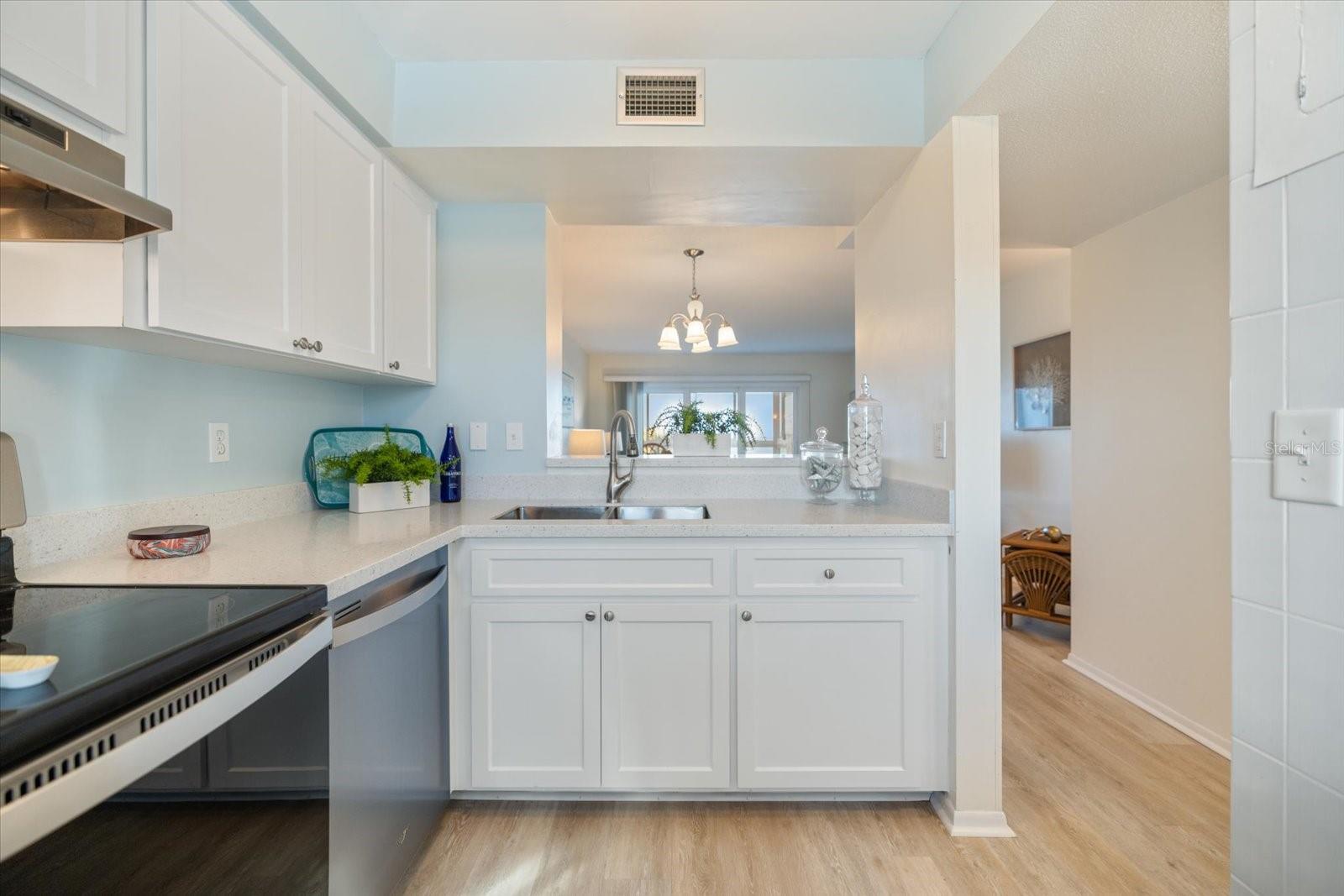 Image 11 of 29 For 950 Tarpon Center Drive 202