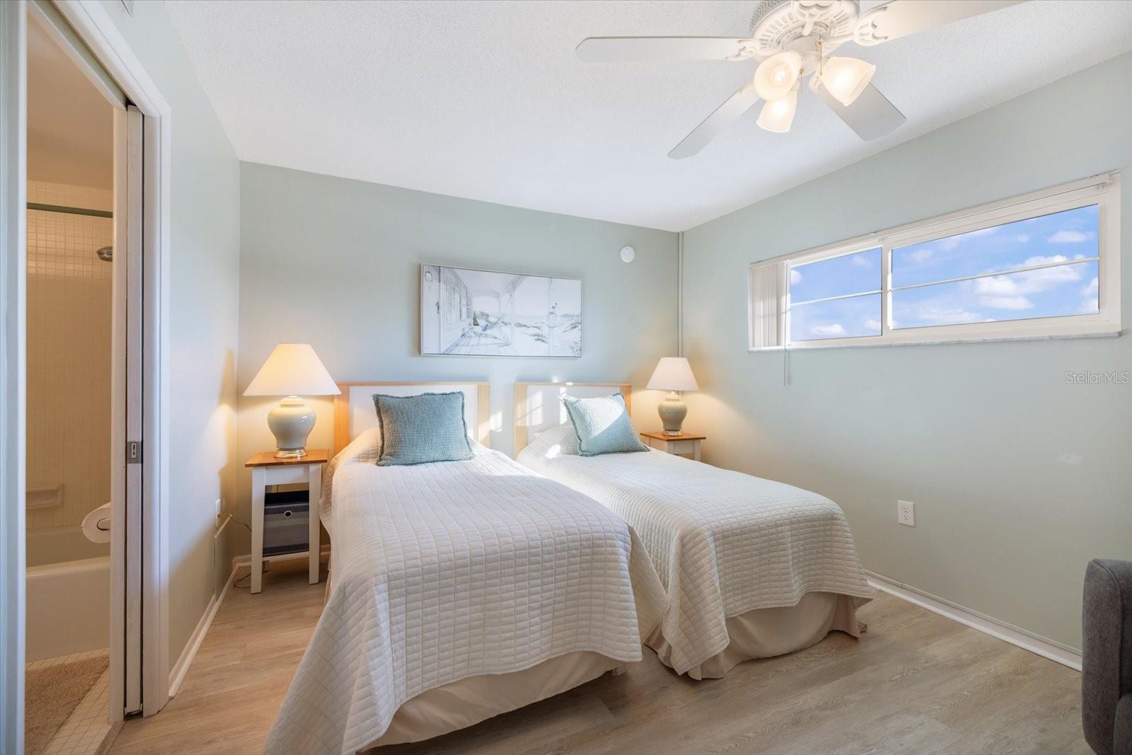 Image 26 of 29 For 950 Tarpon Center Drive 202