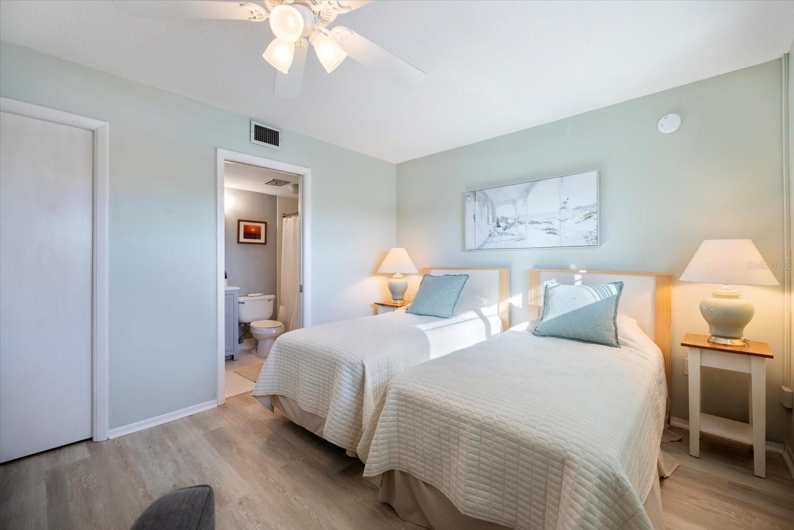 Image 27 of 29 For 950 Tarpon Center Drive 202