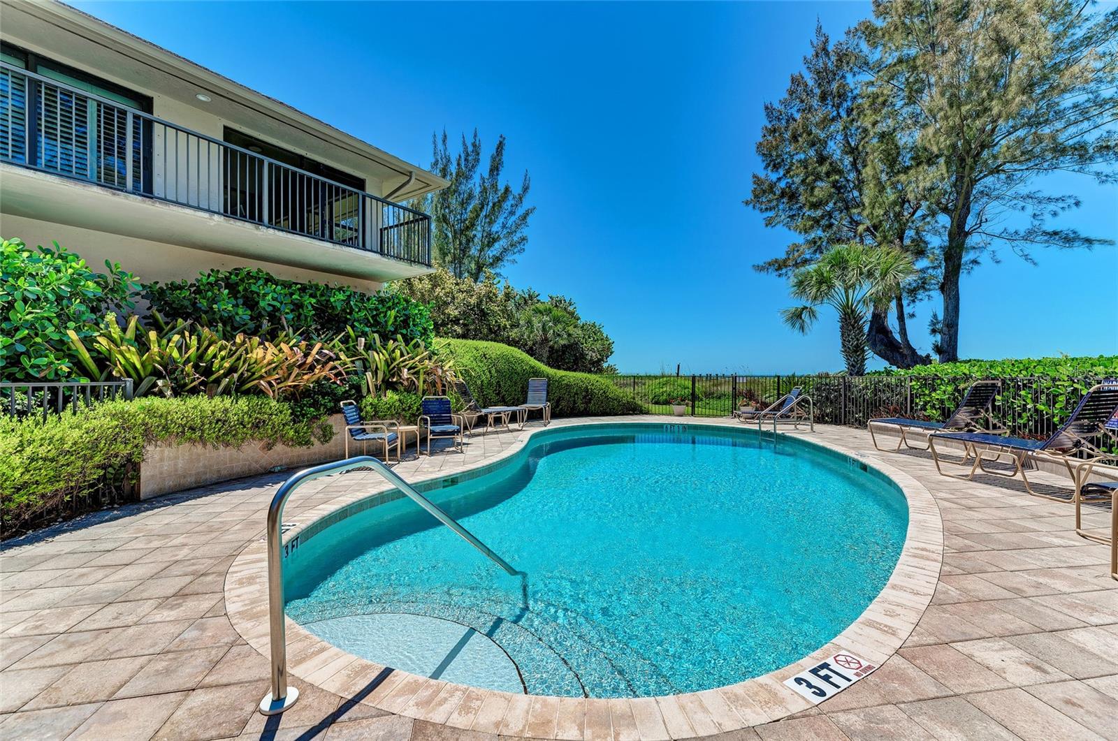 Image 43 of 52 For 5125 Gulf Of Mexico Drive 7