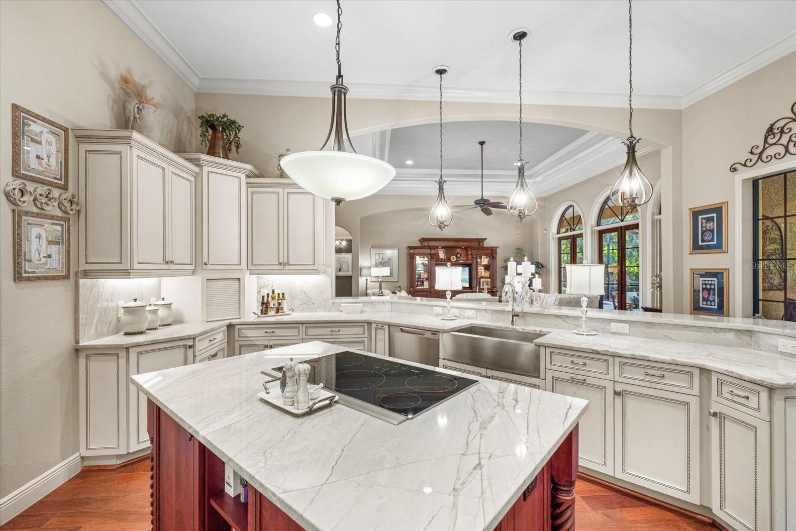 Image 16 of 77 For 612 Armada Road S