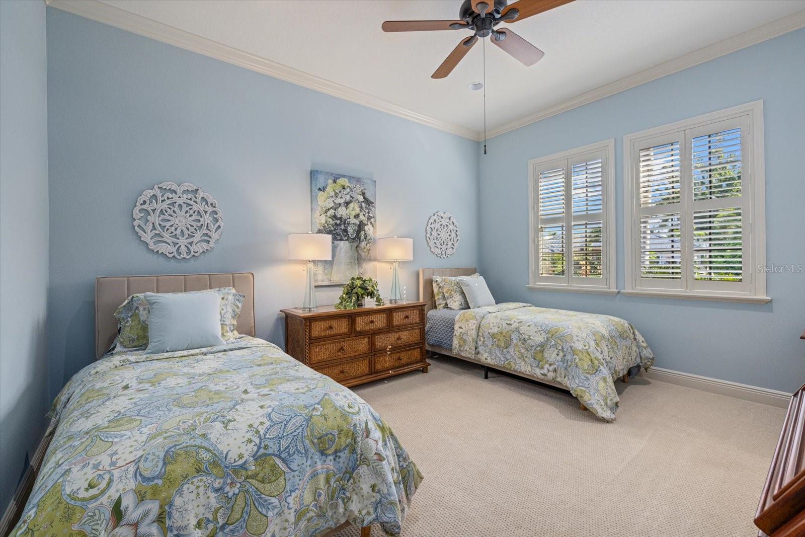 Image 37 of 77 For 612 Armada Road S