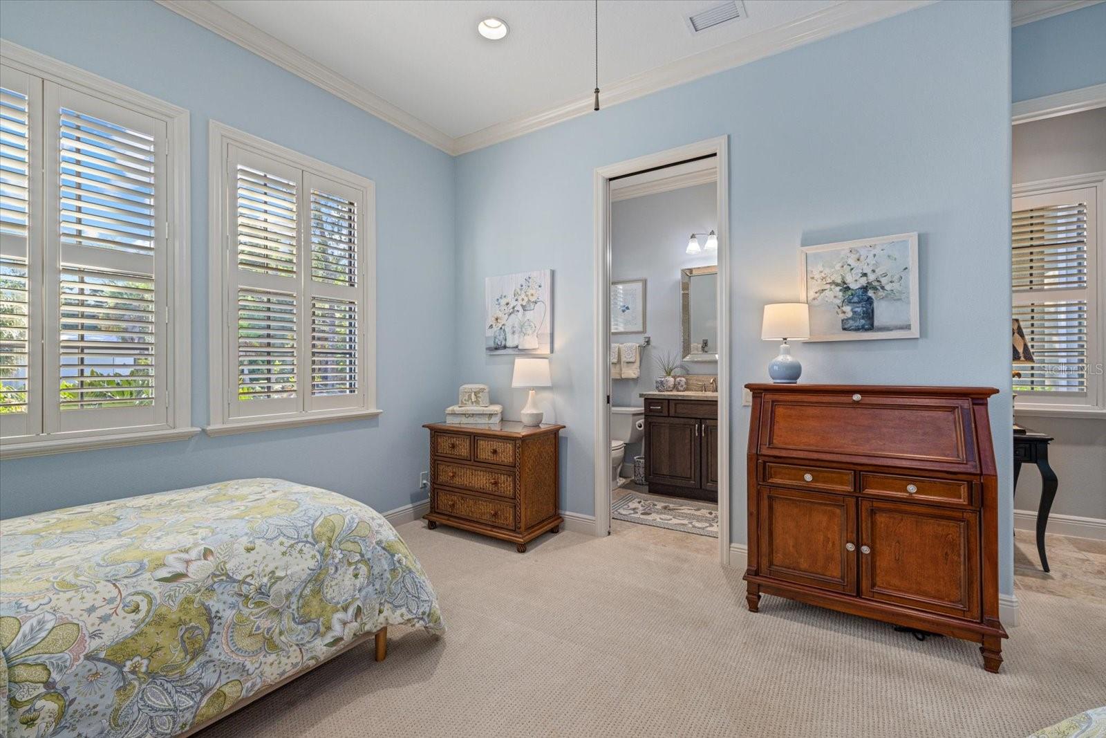 Image 38 of 77 For 612 Armada Road S