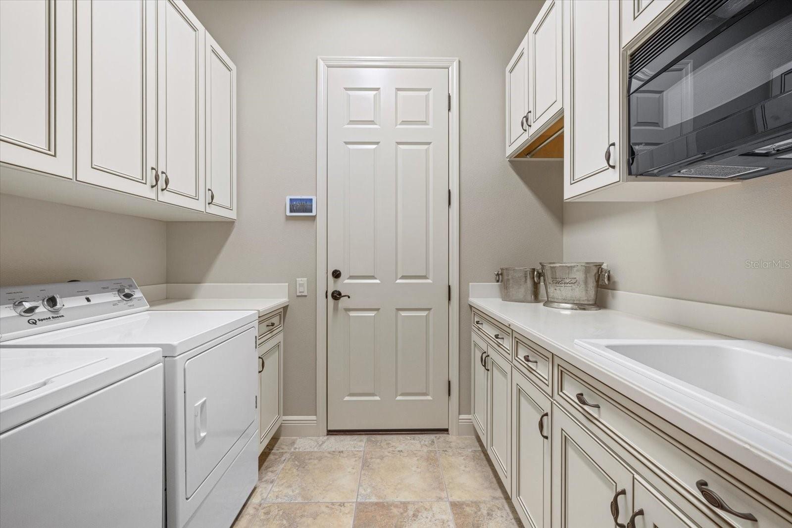 Image 42 of 77 For 612 Armada Road S