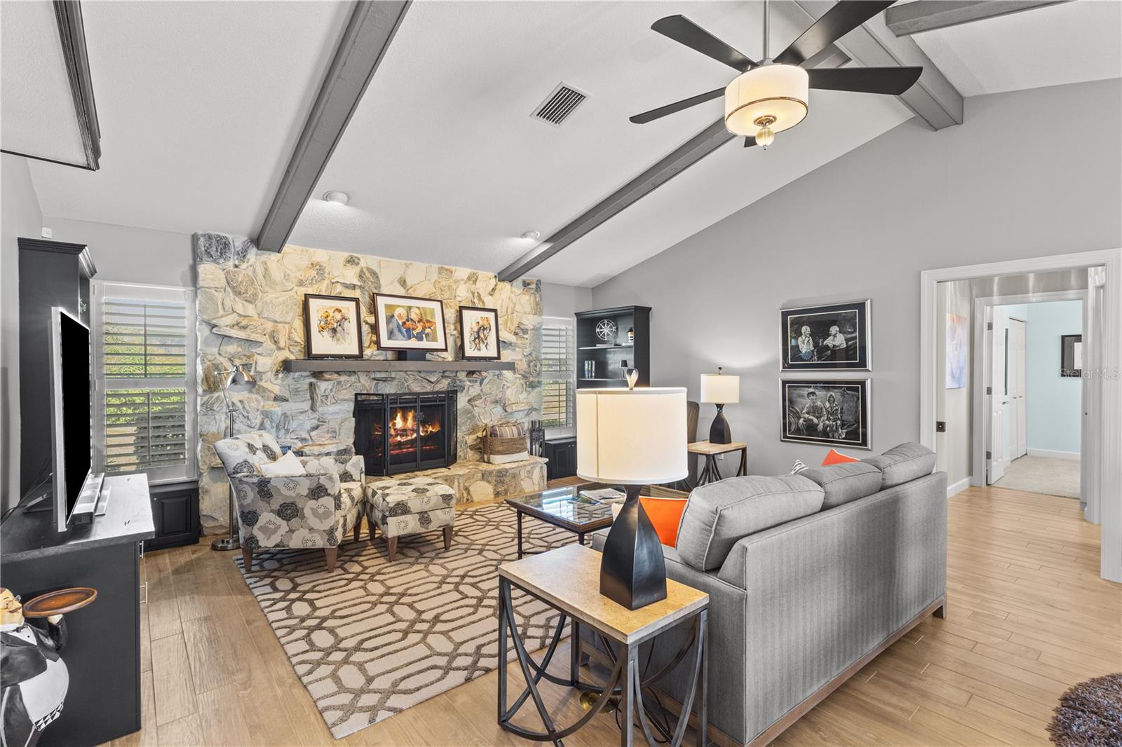 Image 11 of 64 For 557 Warwick Court