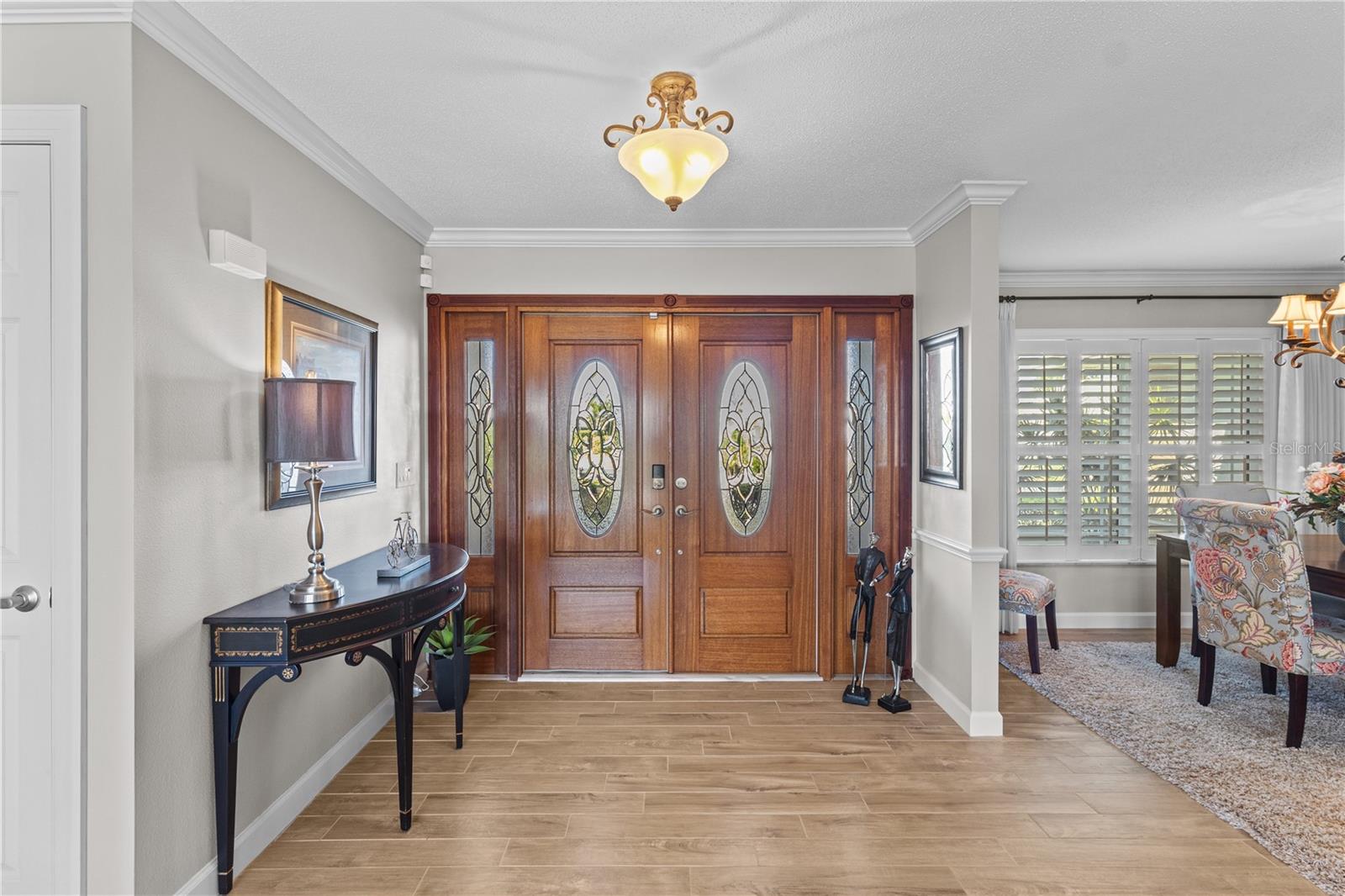 Image 5 of 64 For 557 Warwick Court