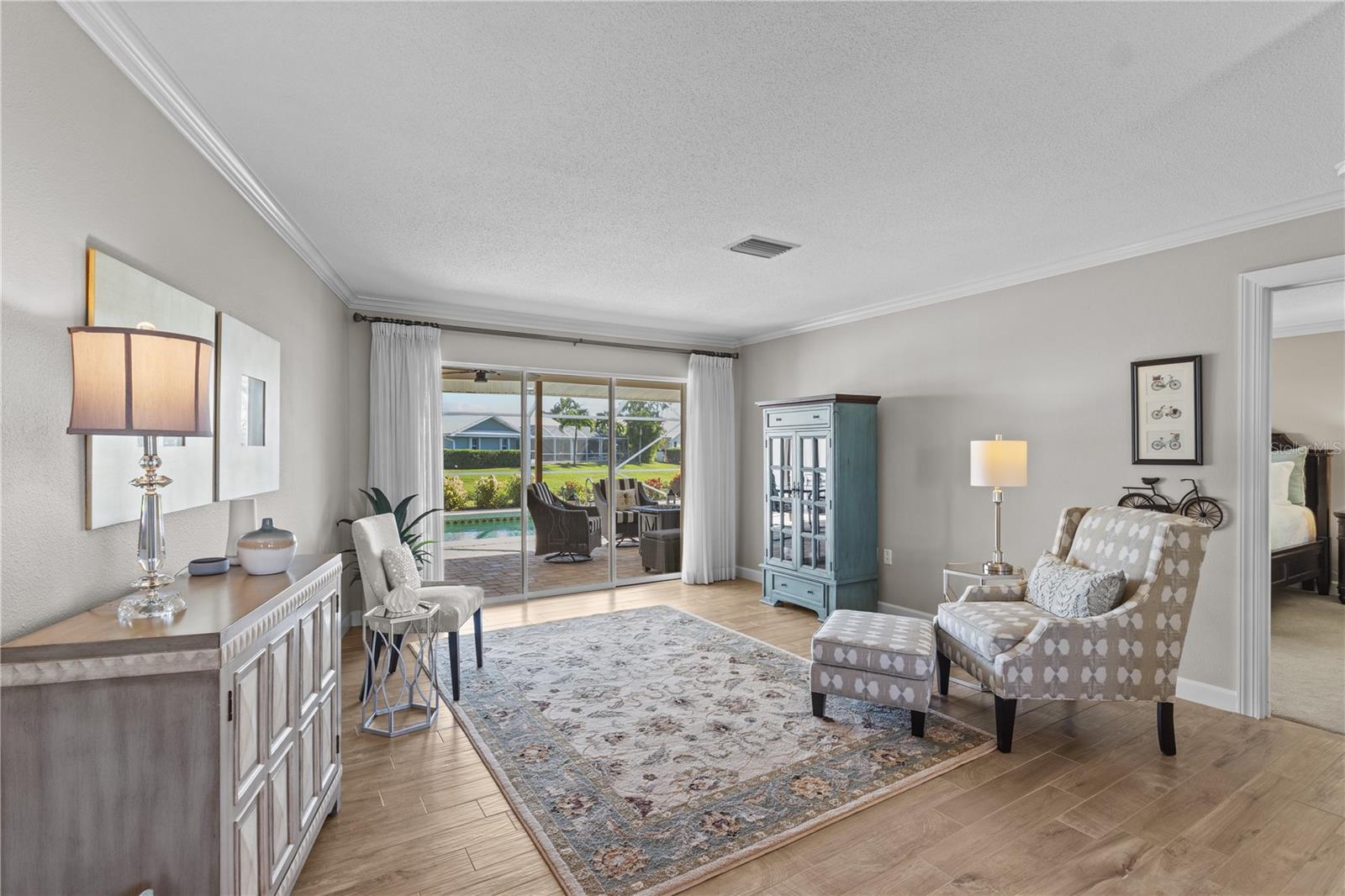 Image 6 of 64 For 557 Warwick Court