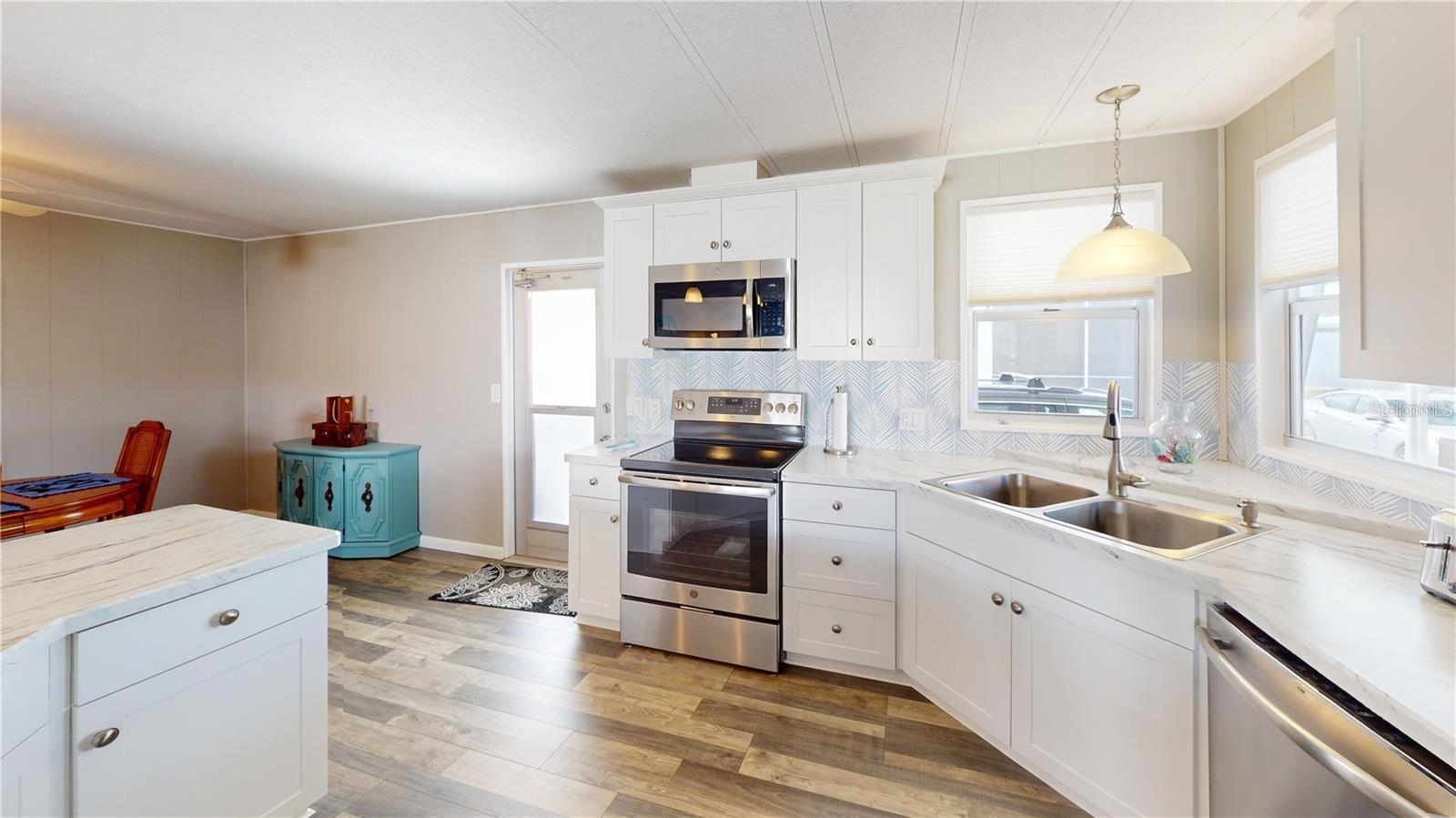 Image 6 of 25 For 218 Palm Air Drive