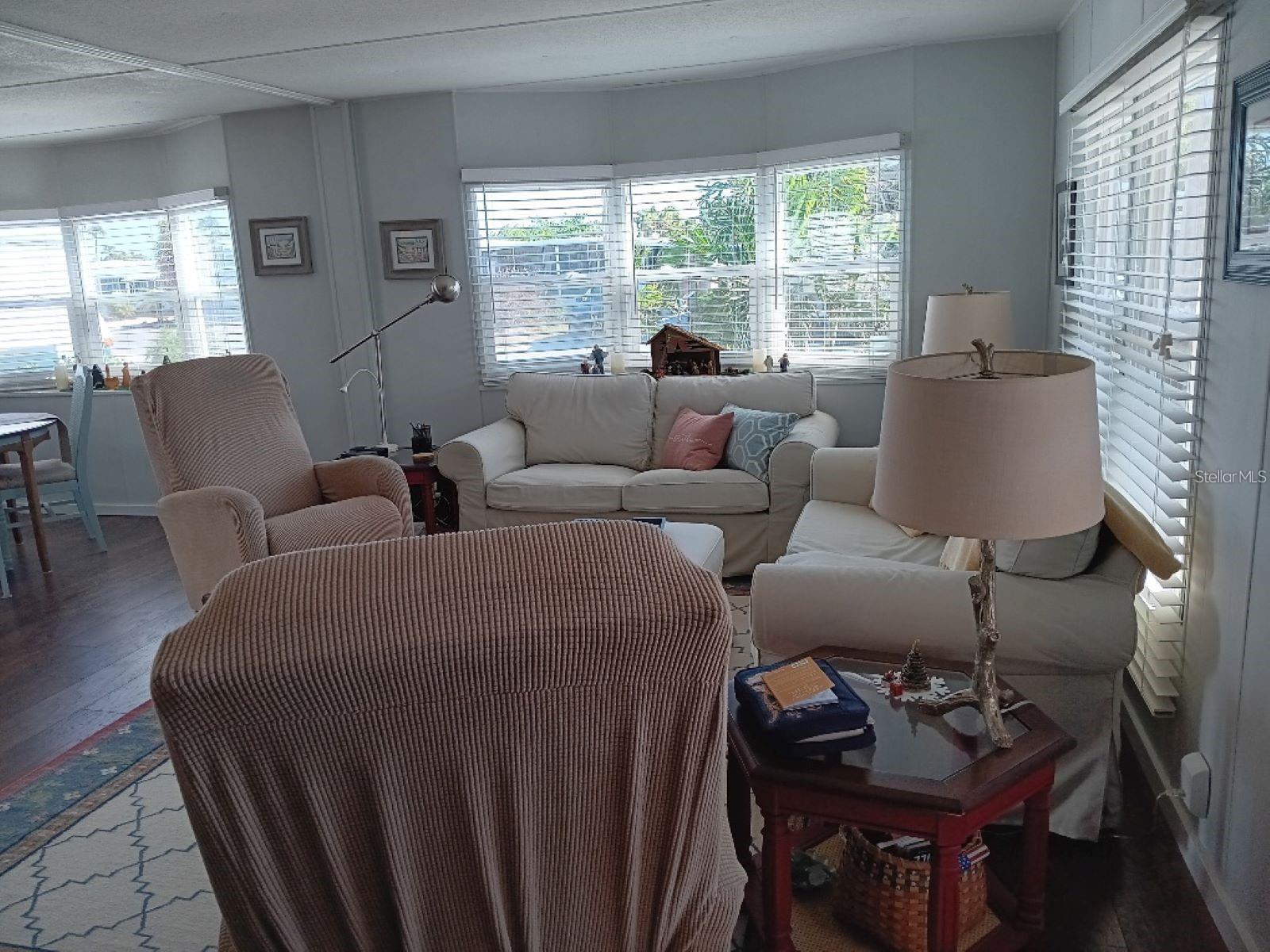 Image 2 of 46 For 858 Green Circle