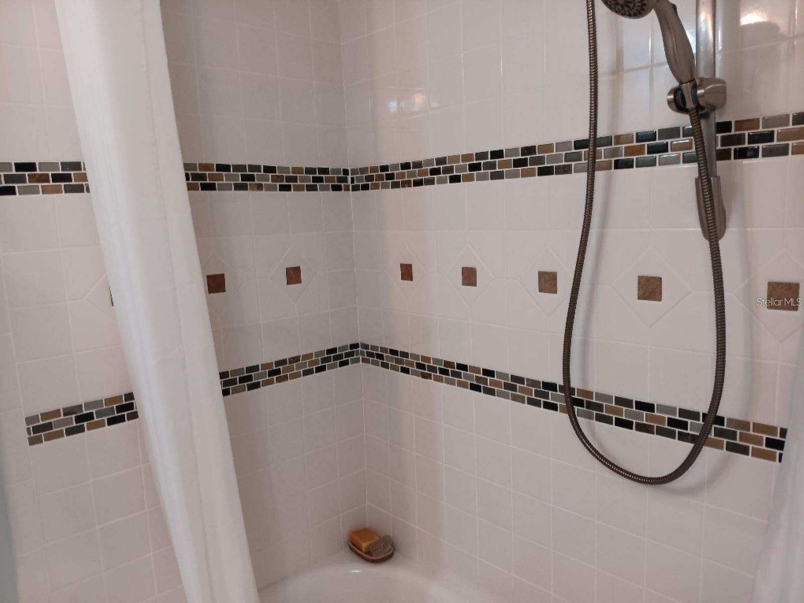 Image 27 of 46 For 858 Green Circle