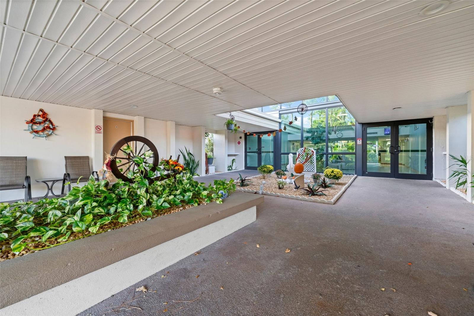 Image 27 of 39 For 21260 Brinson Avenue 106