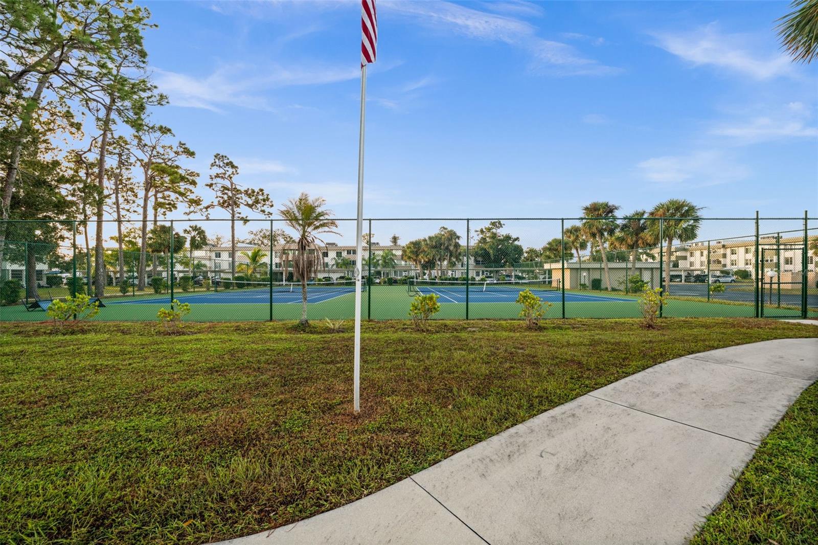 Image 34 of 39 For 21260 Brinson Avenue 106