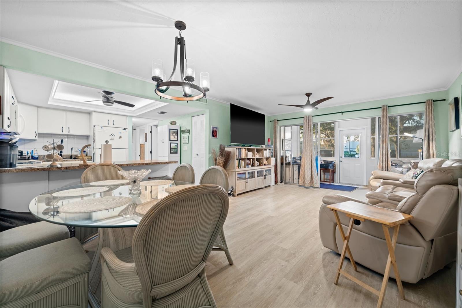 Image 5 of 39 For 21260 Brinson Avenue 106