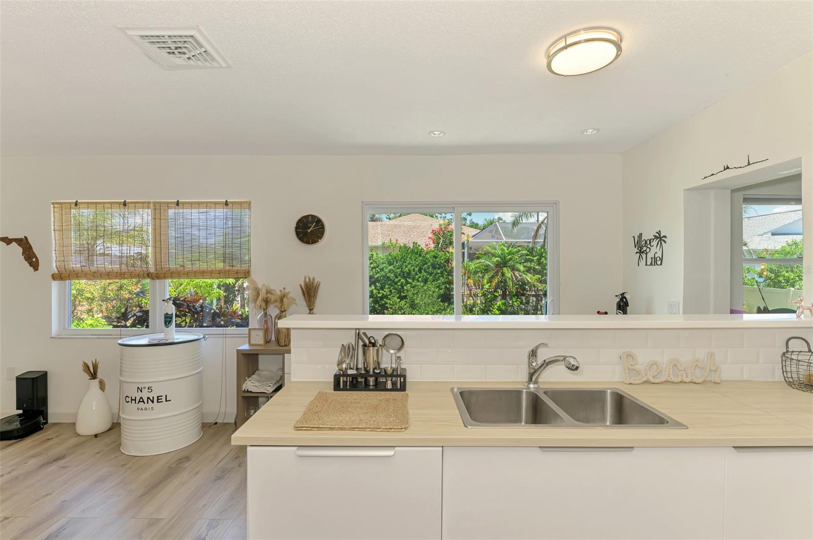 Image 21 of 35 For 4321 Shamrock Drive