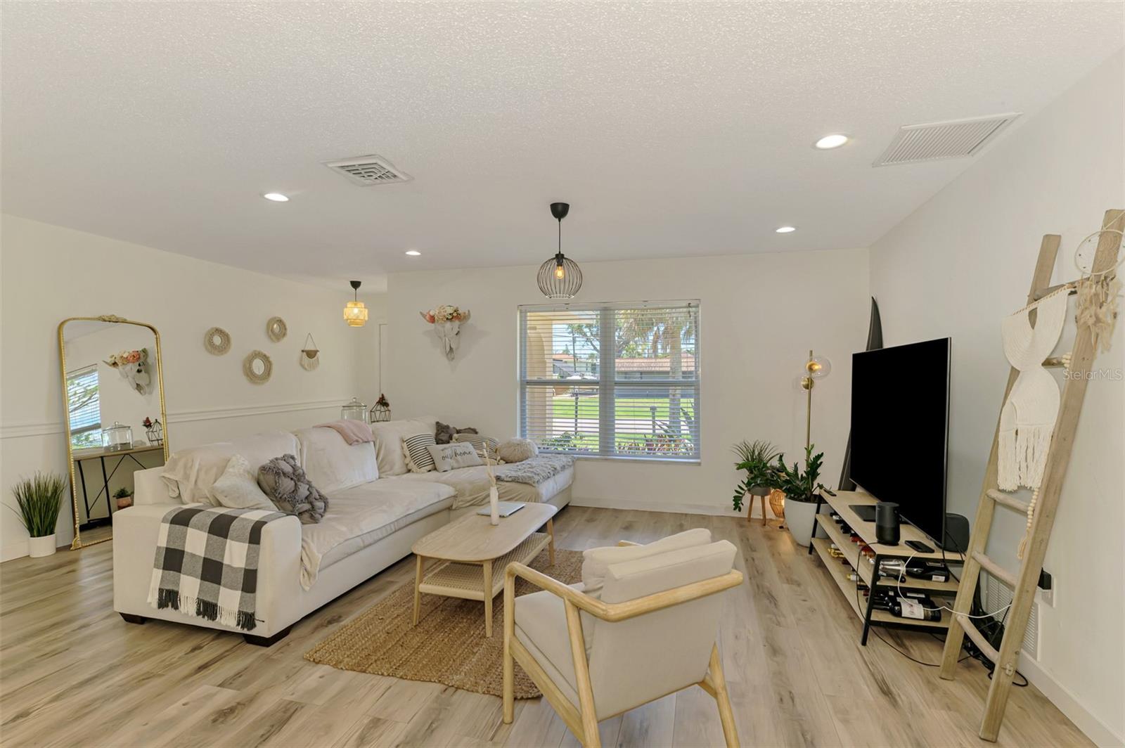 Image 5 of 35 For 4321 Shamrock Drive