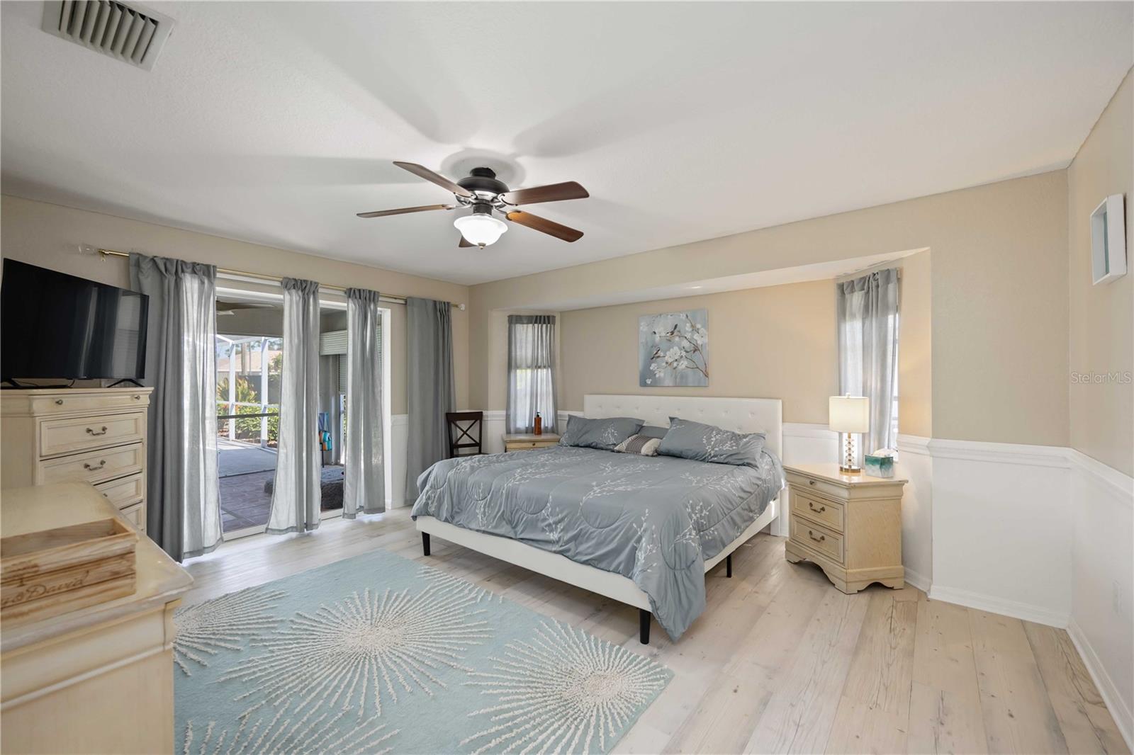 Image 16 of 56 For 23454 Rocket Avenue