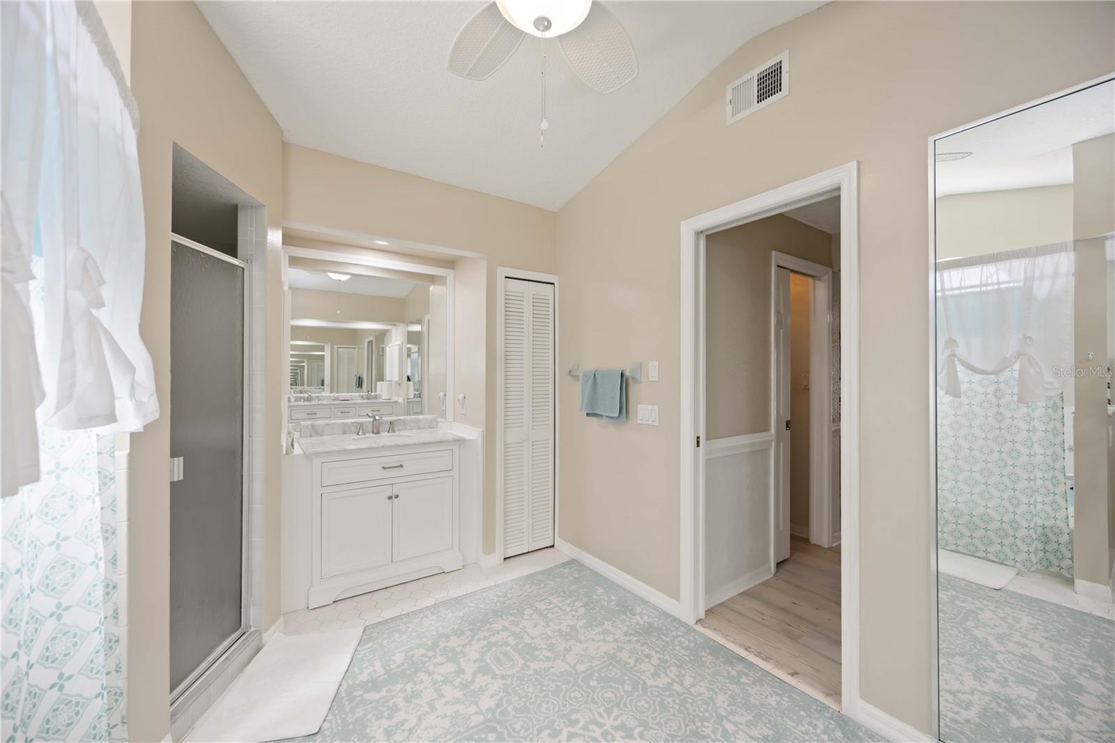 Image 19 of 56 For 23454 Rocket Avenue