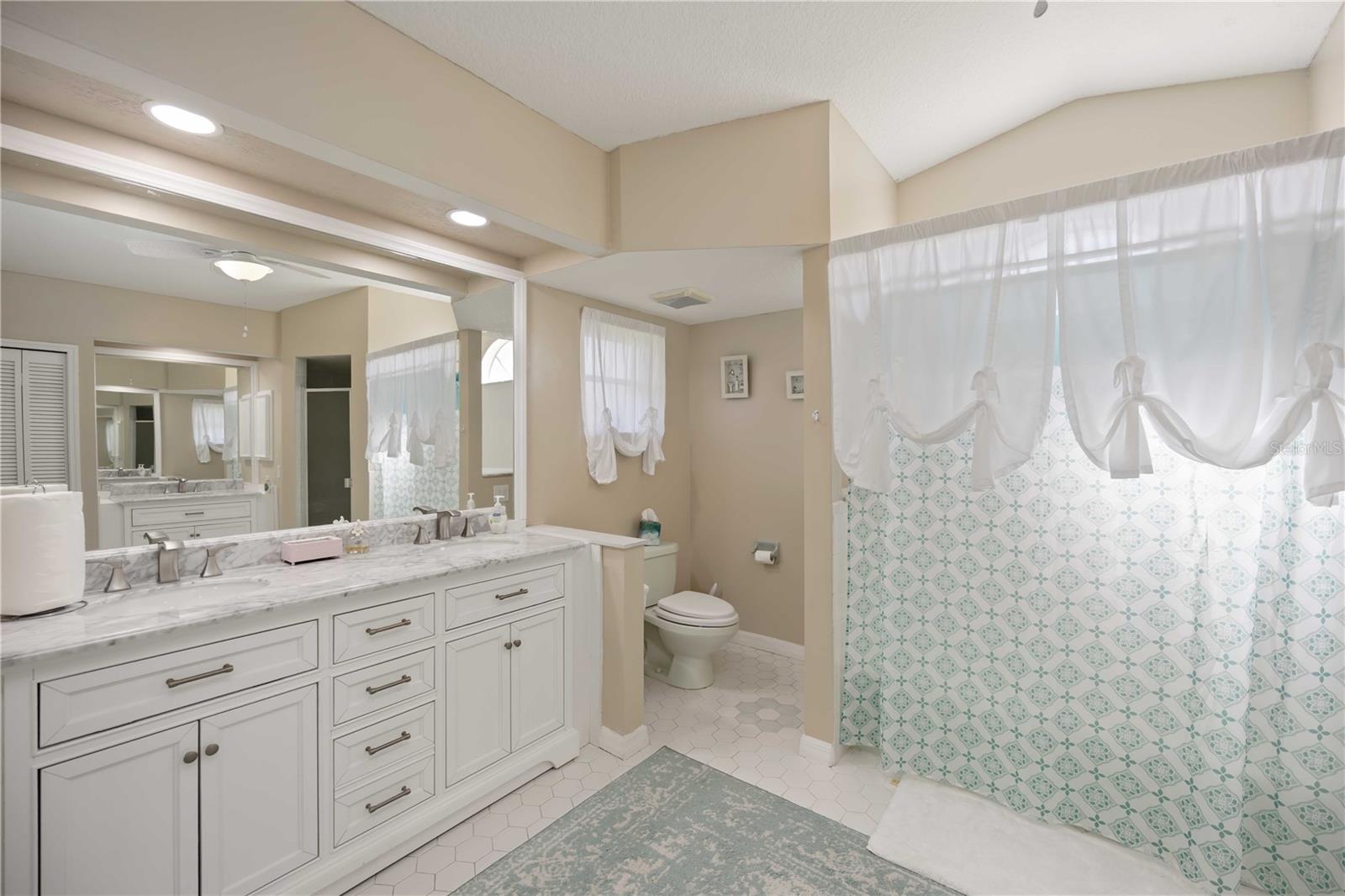 Image 21 of 56 For 23454 Rocket Avenue